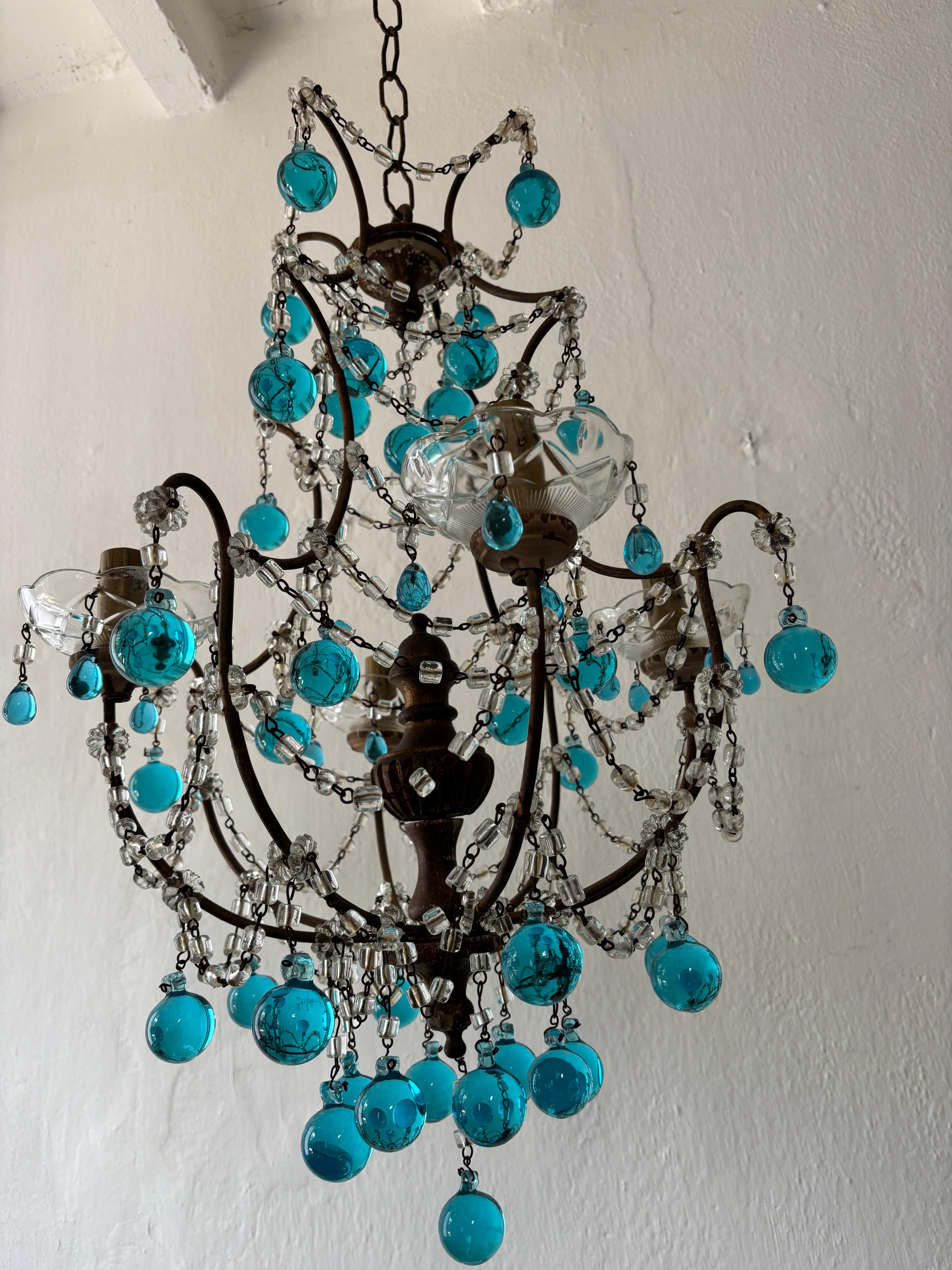 Lampadario francese a gocce di Murano blu acqua con prismi in cristallo dorato, circa 1920 in vendita 4