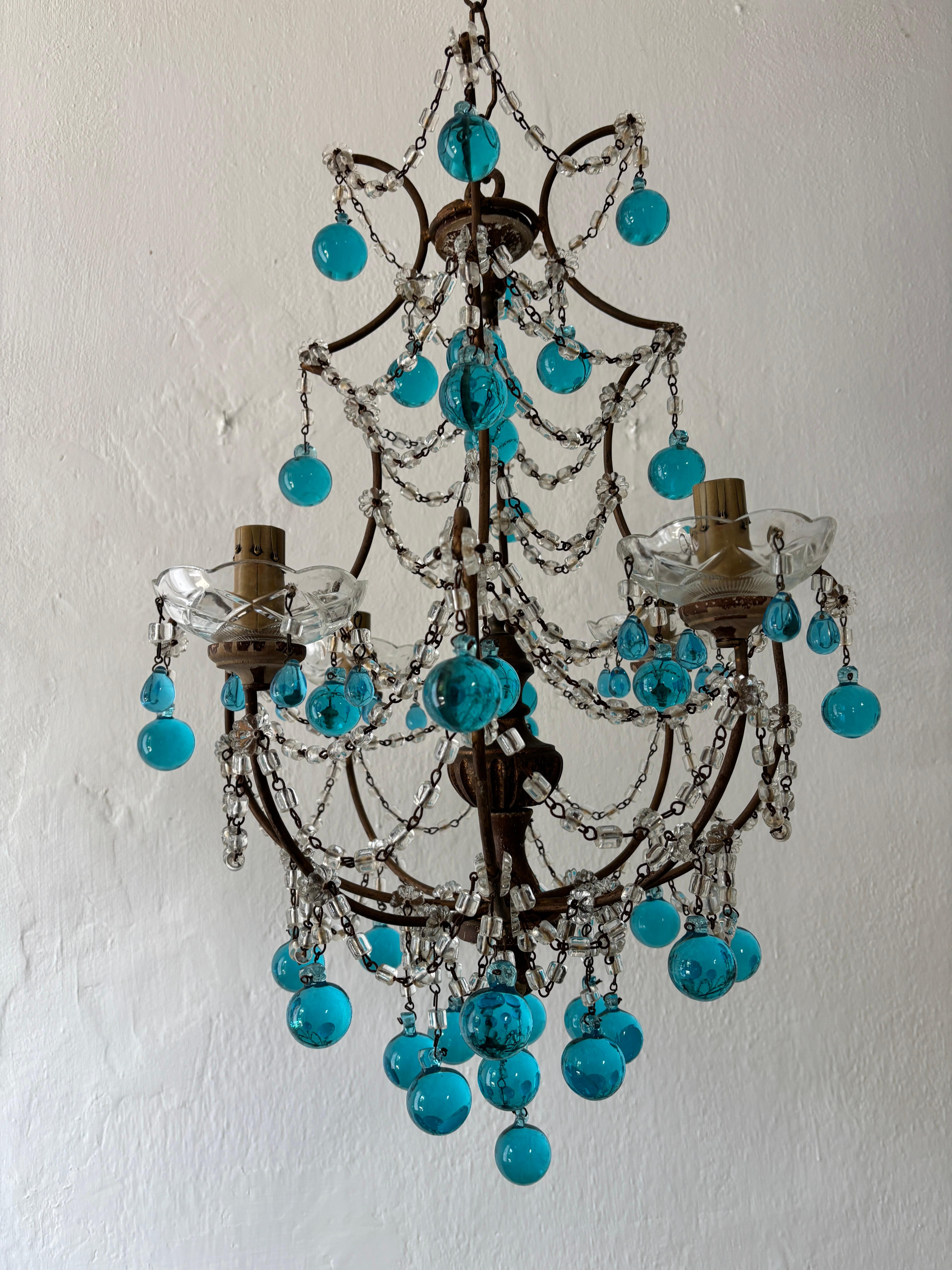 Lampadario francese a gocce di Murano blu acqua con prismi in cristallo dorato, circa 1920 in vendita 6