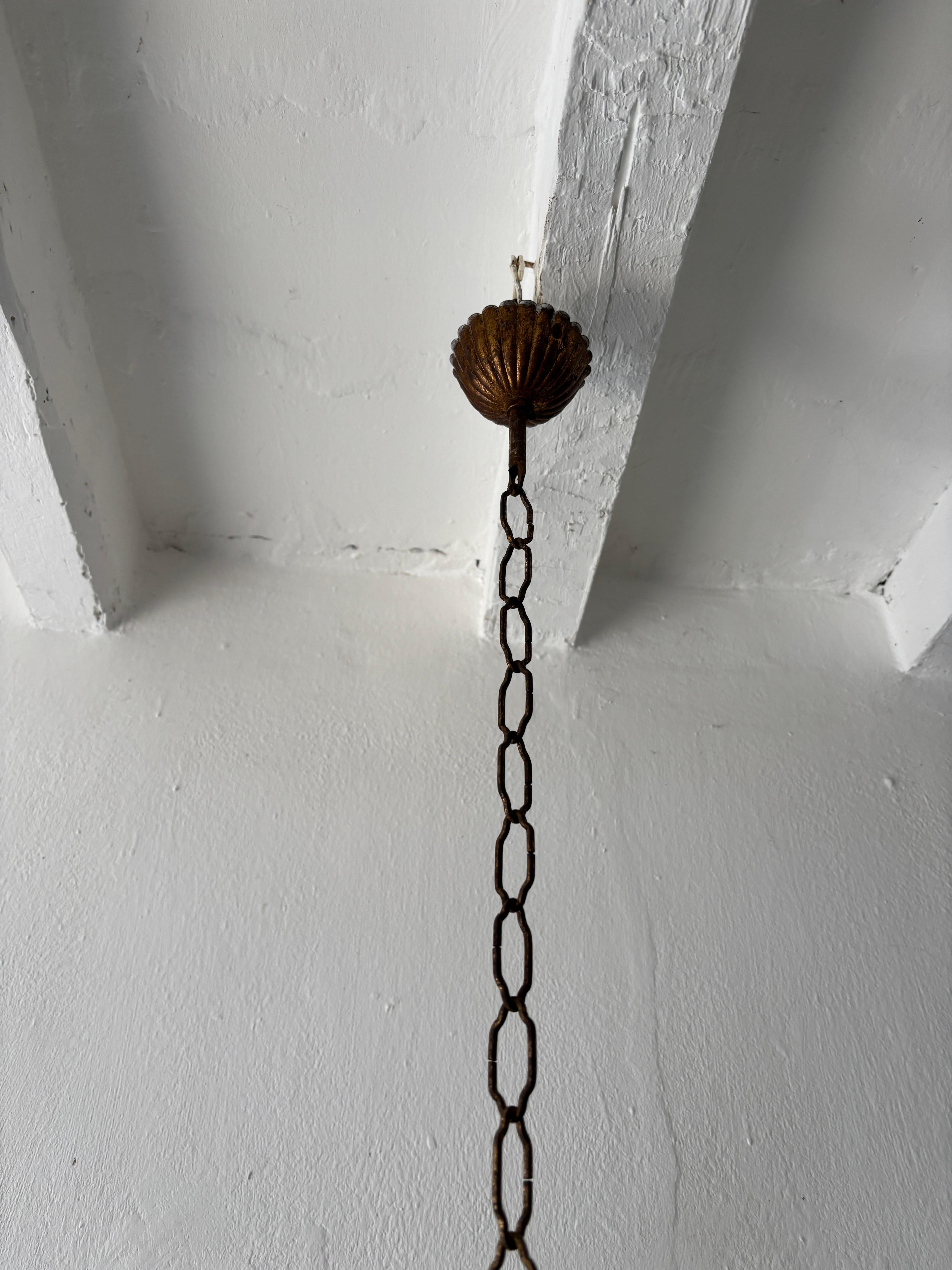 Francese Lampadario francese a gocce di Murano blu acqua con prismi in cristallo dorato, circa 1920 in vendita