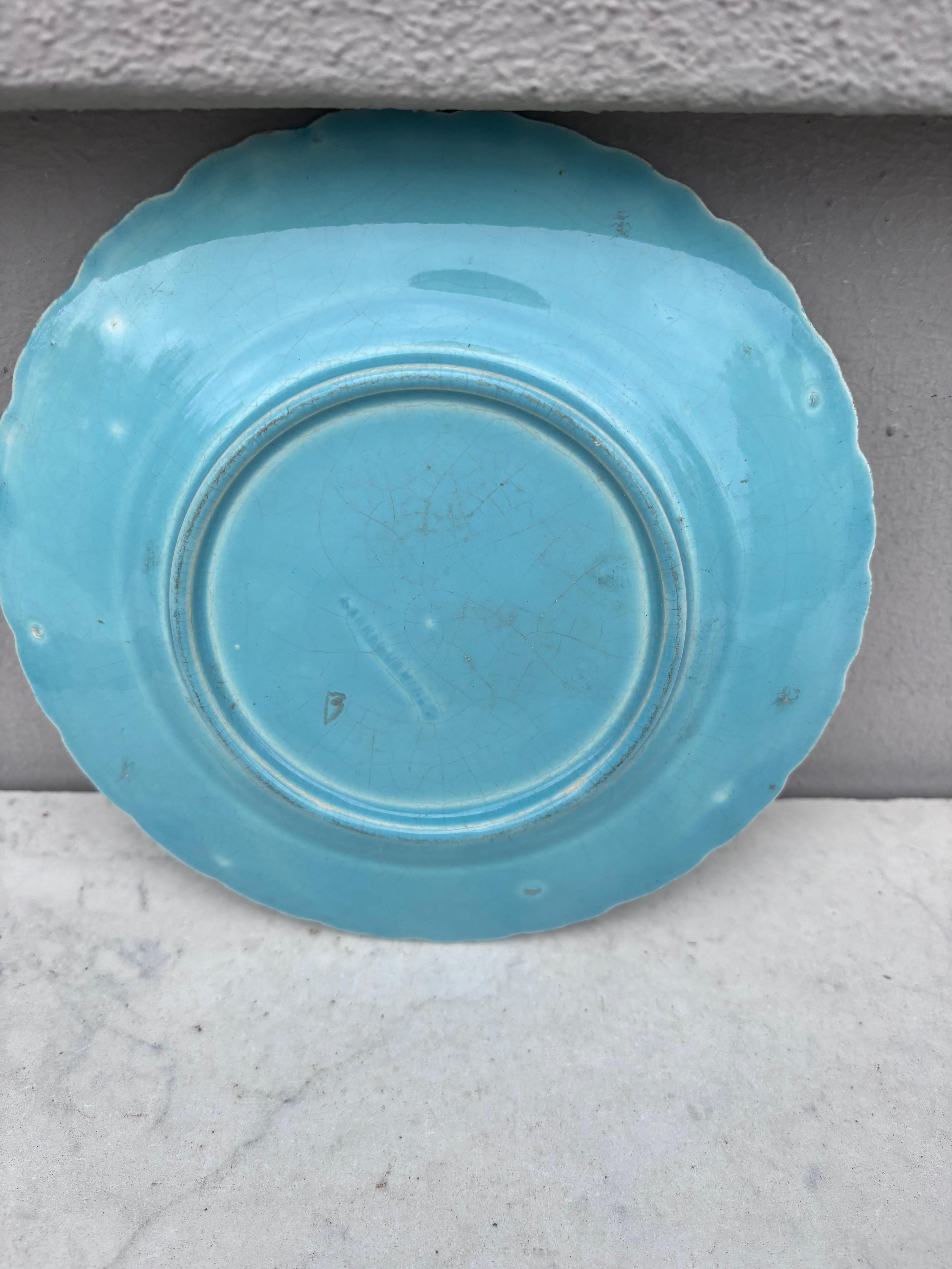 French Aqua Majolica Wild Rose Plate Sarreguemines, circa 1890 In Good Condition For Sale In Austin, TX