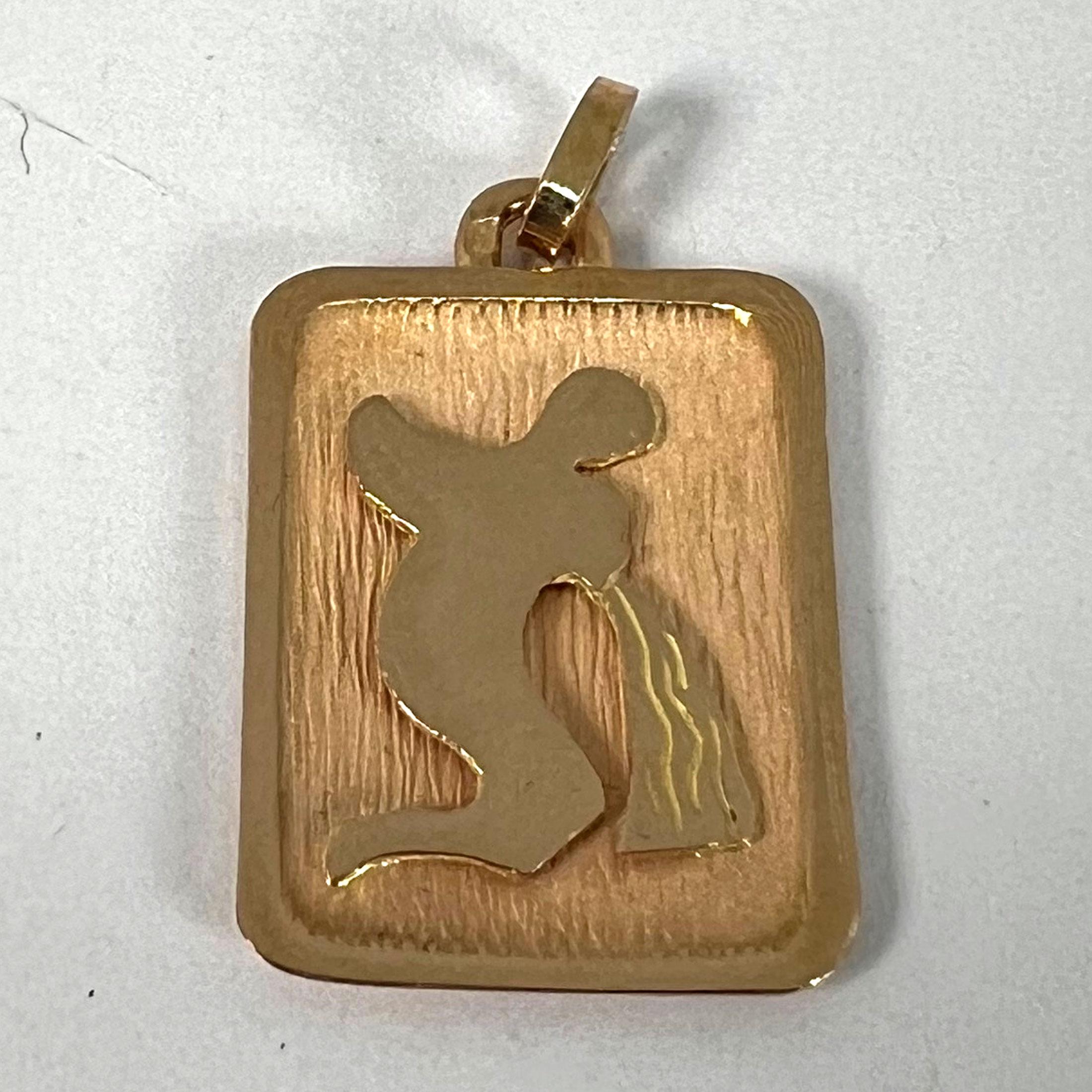 Pendentif médaille à breloques en or jaune 18K signe du Verseau Zodiac en vente 8
