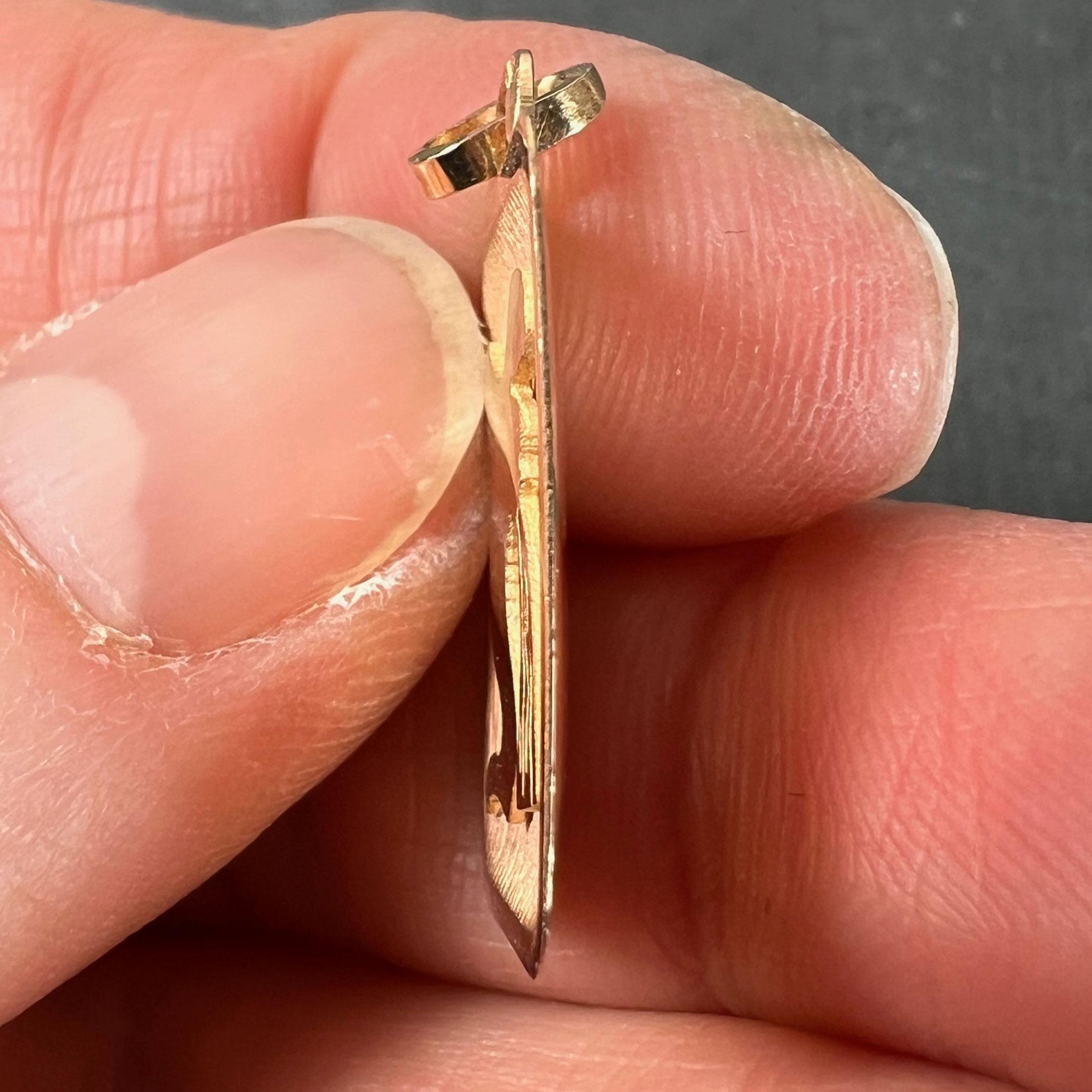 Pendentif médaille à breloques en or jaune 18K signe du Verseau Zodiac en vente 3