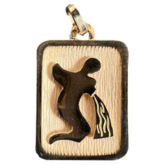 French Aquarius Starsign Zodiac 18K Yellow Gold Charm Medal Pendant