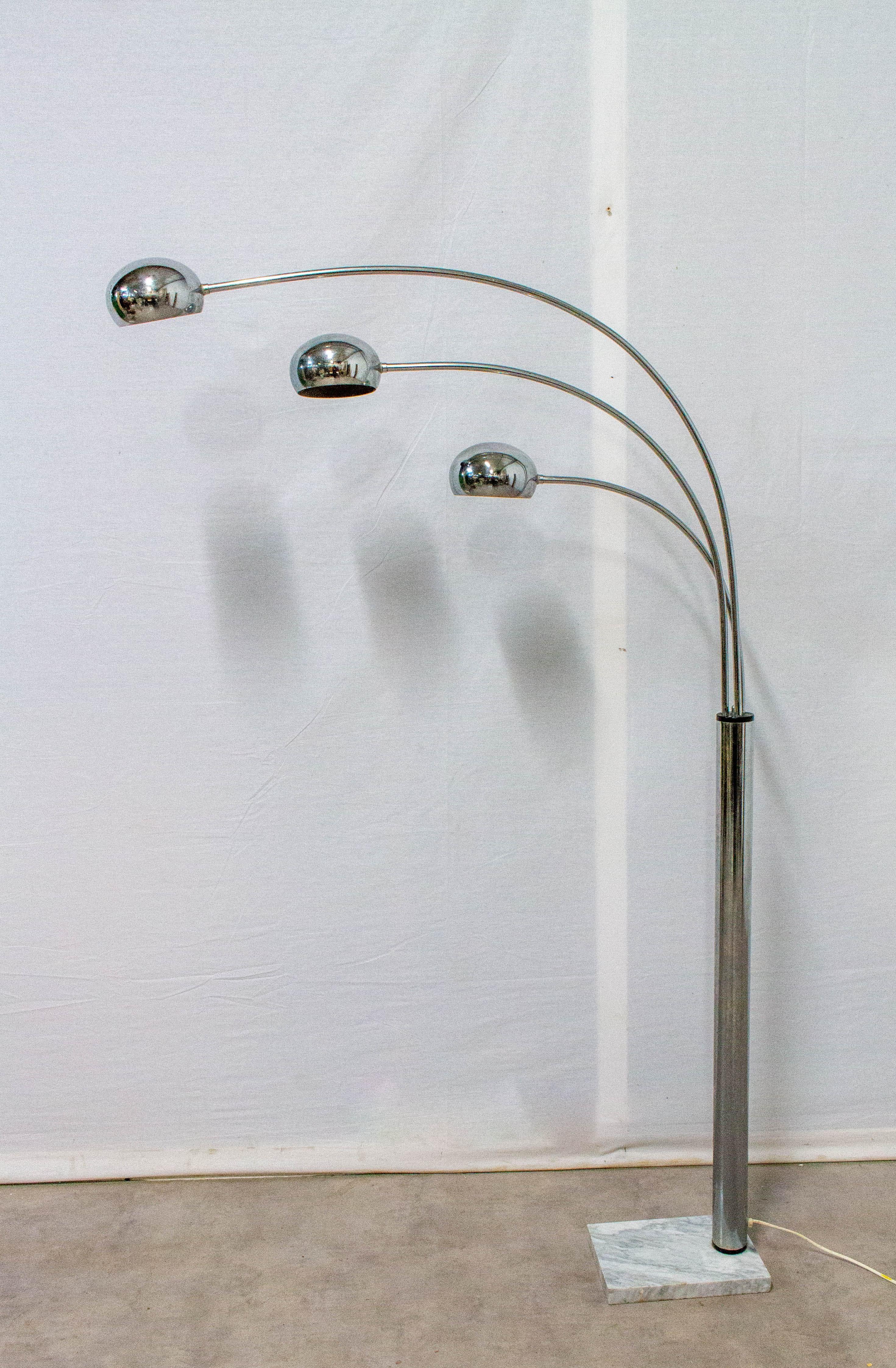 Chrome and marble arc floor lamp in the style of Christien Koban,
French midcentury, circa 1970
Good vintage condition 
This can be re-wired and tested to USA or European and UK standards.

Shipping:
99/20/168 cm 8 kg.