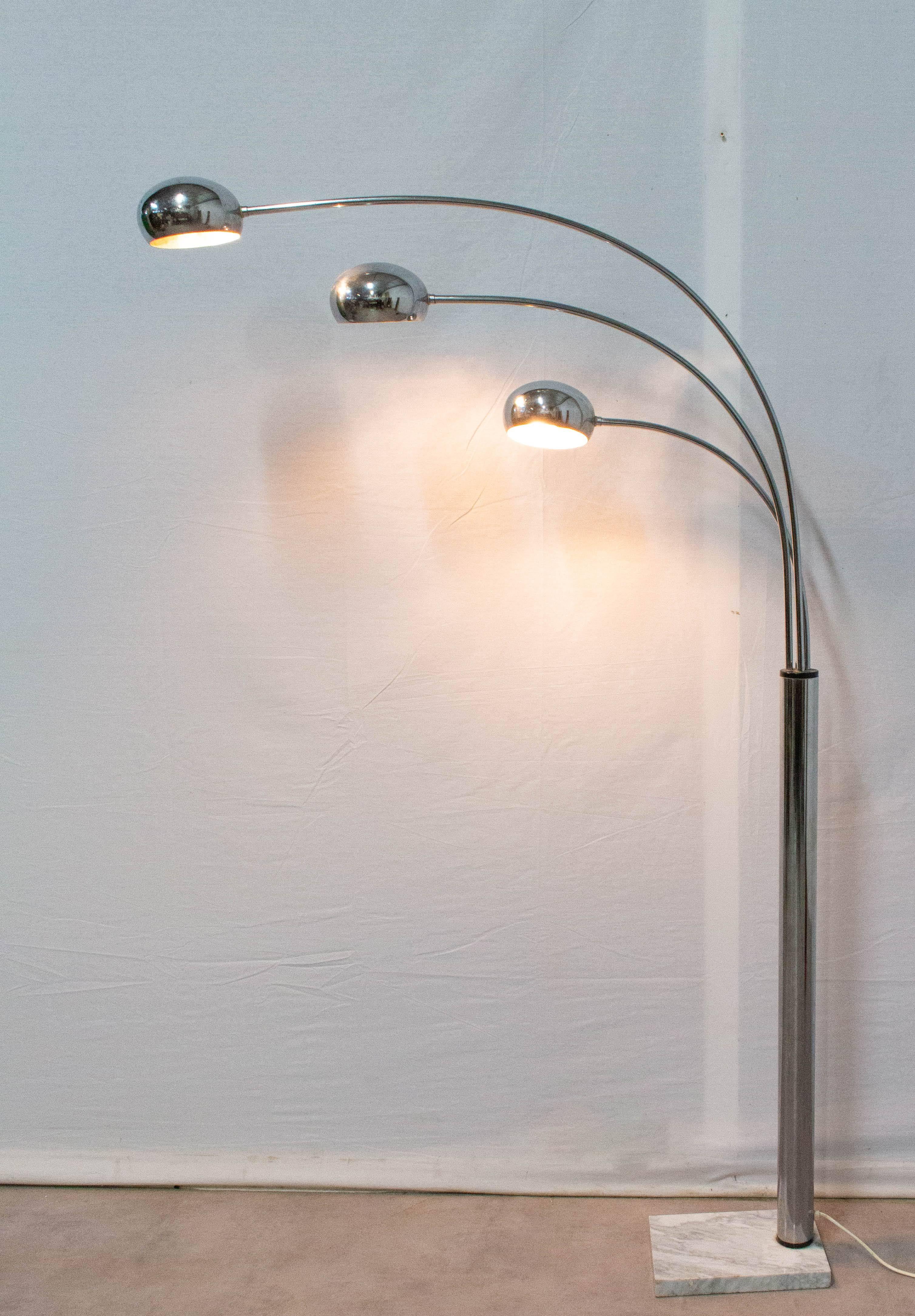 French Arc Floor Lamp in Chrome and Marble style Christian Koban, circa 1970 In Good Condition For Sale In Labrit, Landes
