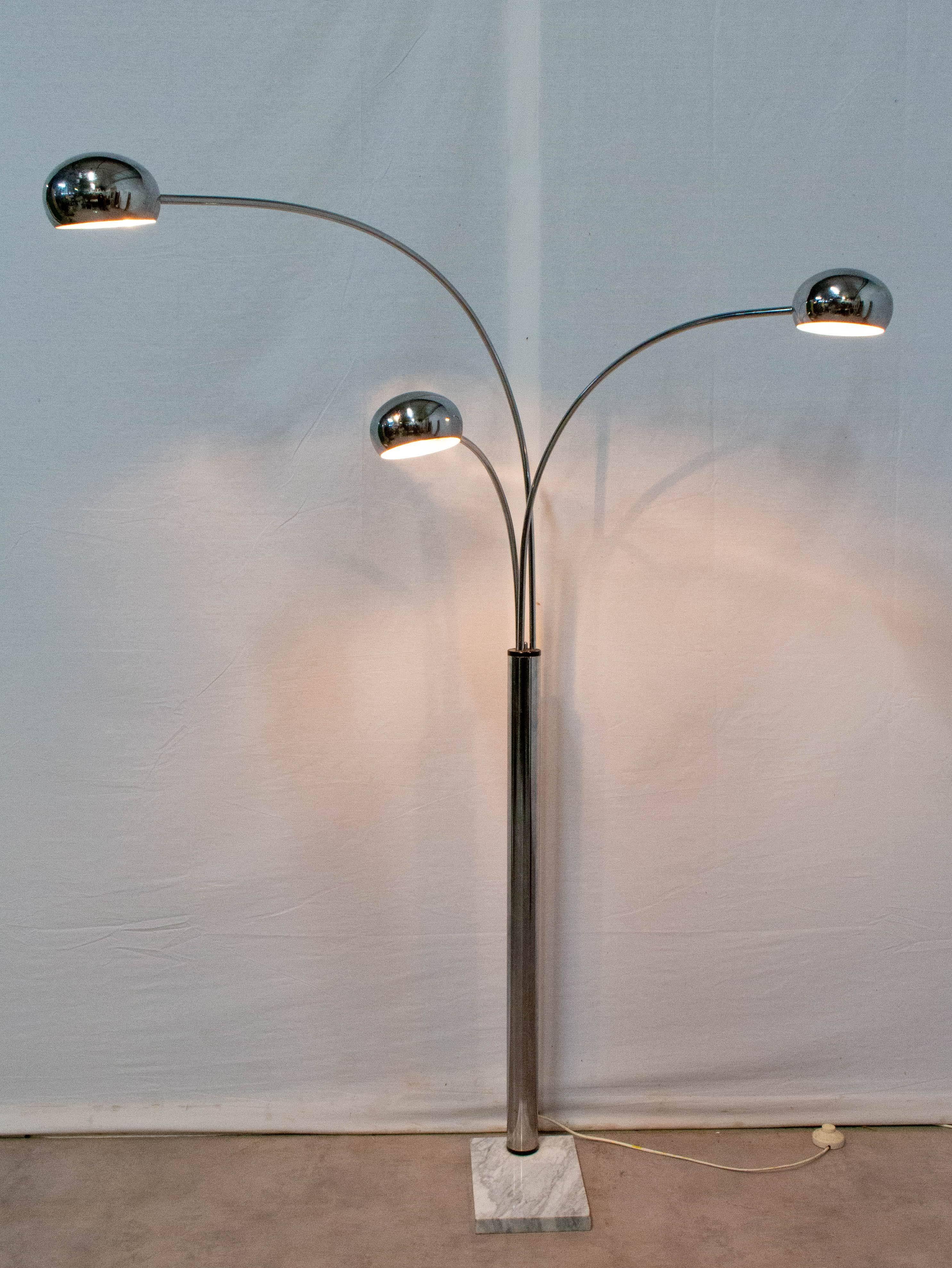 Late 20th Century French Arc Floor Lamp in Chrome and Marble style Christian Koban, circa 1970 For Sale