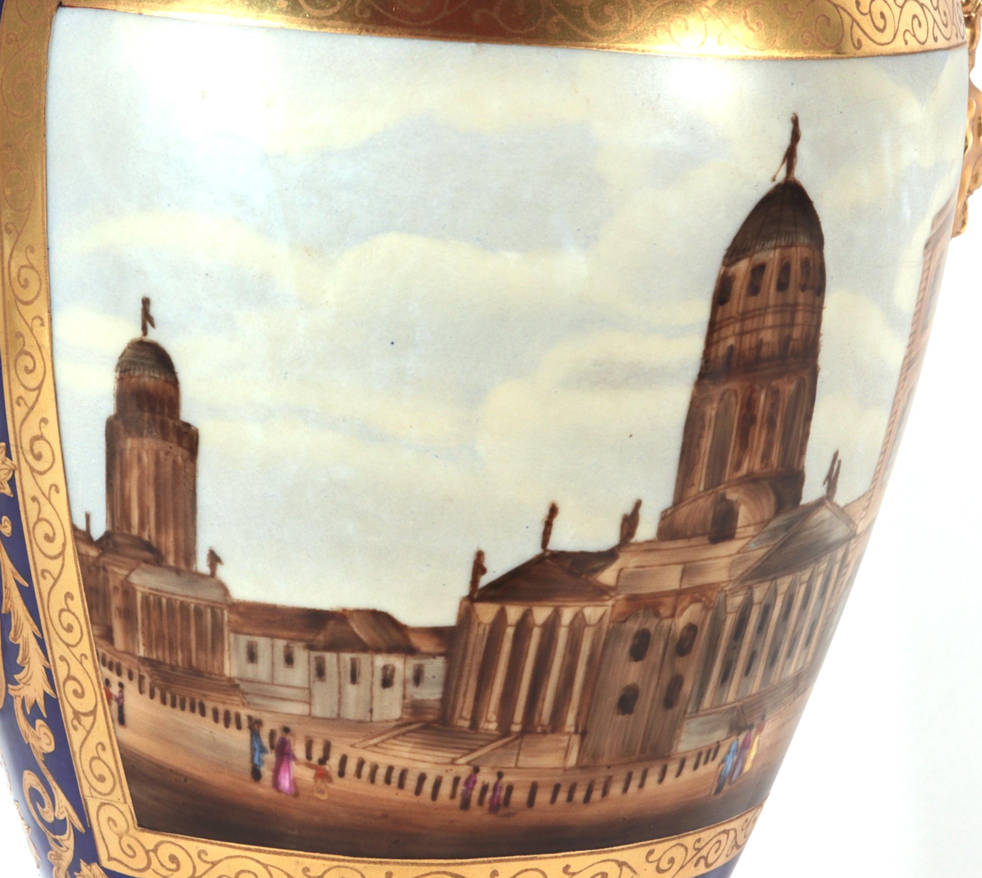 Vasi architettonici francesi in porcellana, una coppia in vendita 4