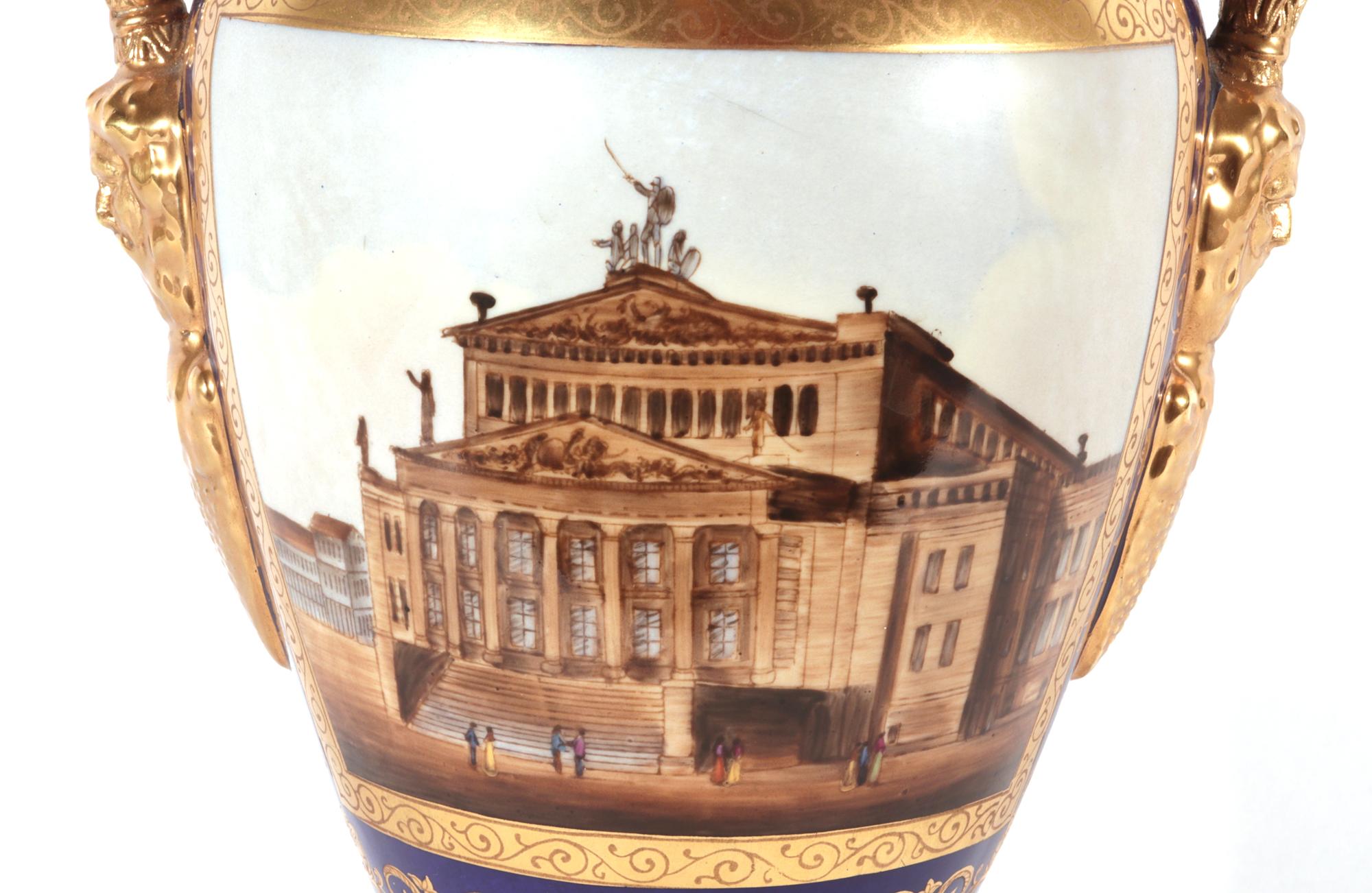 Vasi architettonici francesi in porcellana, una coppia in vendita 5