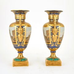 Französische architektonische Porzellanvasen, Paar