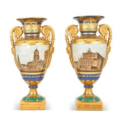 Paire de vases architecturaux français en porcelaine