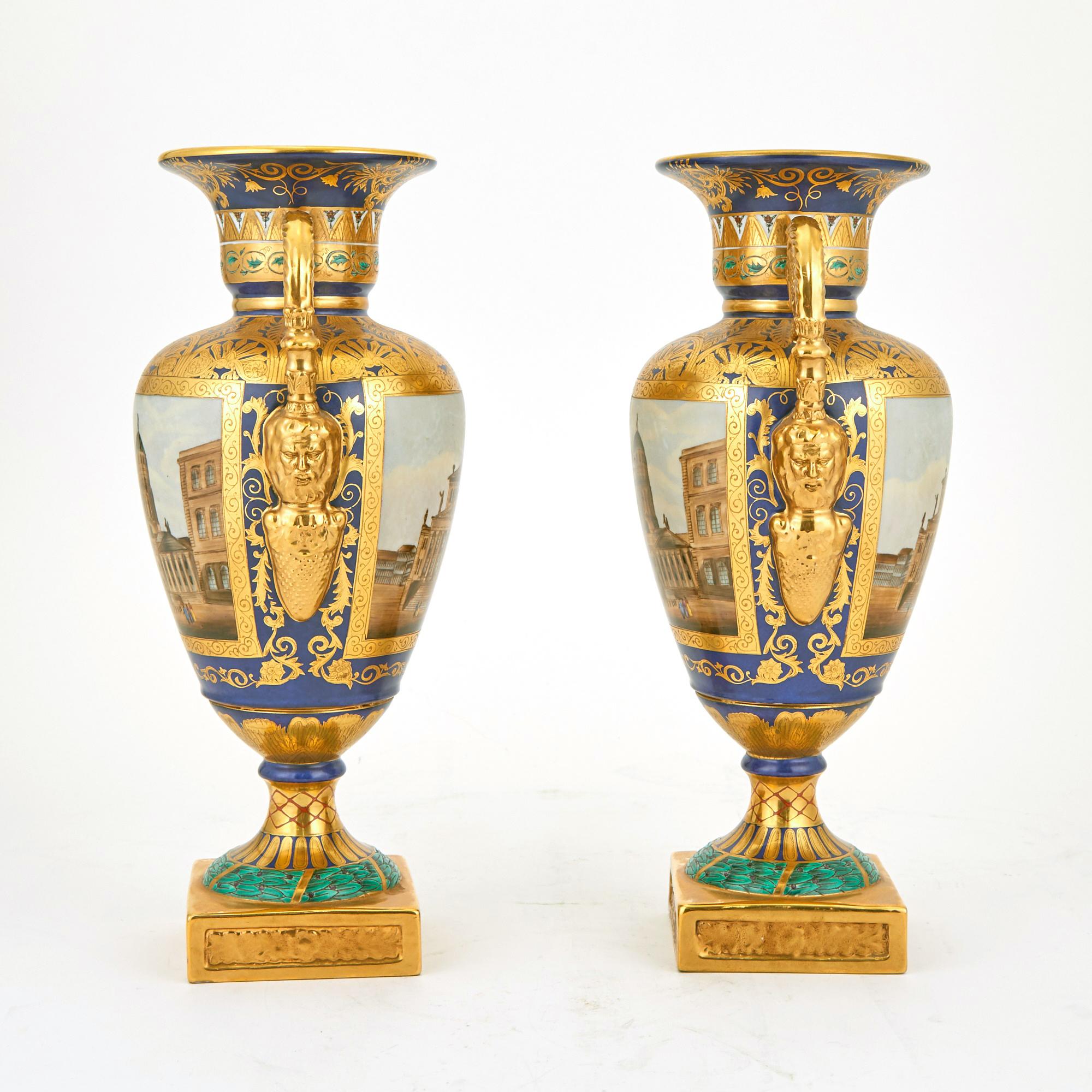 Neoimpero Vasi architettonici francesi in porcellana, una coppia in vendita