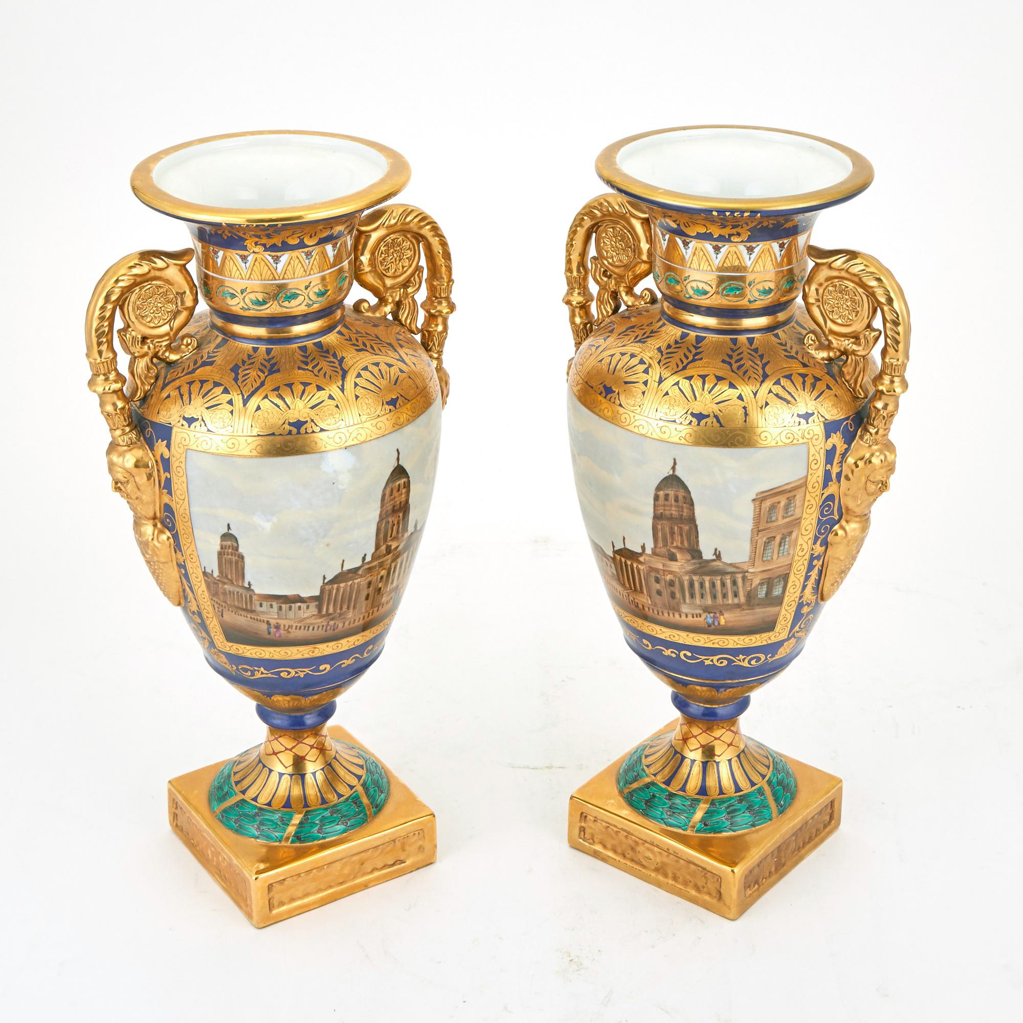 Francese Vasi architettonici francesi in porcellana, una coppia in vendita
