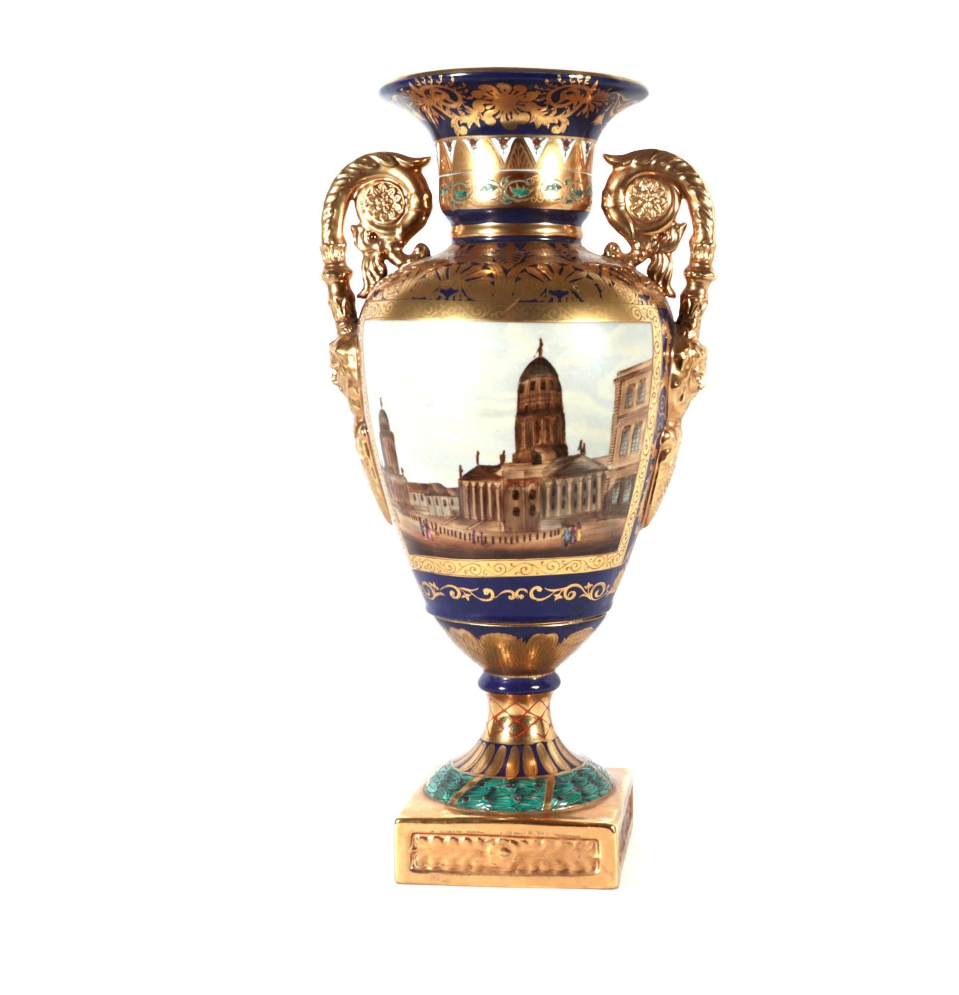 Porcellana Vasi architettonici francesi in porcellana, una coppia in vendita