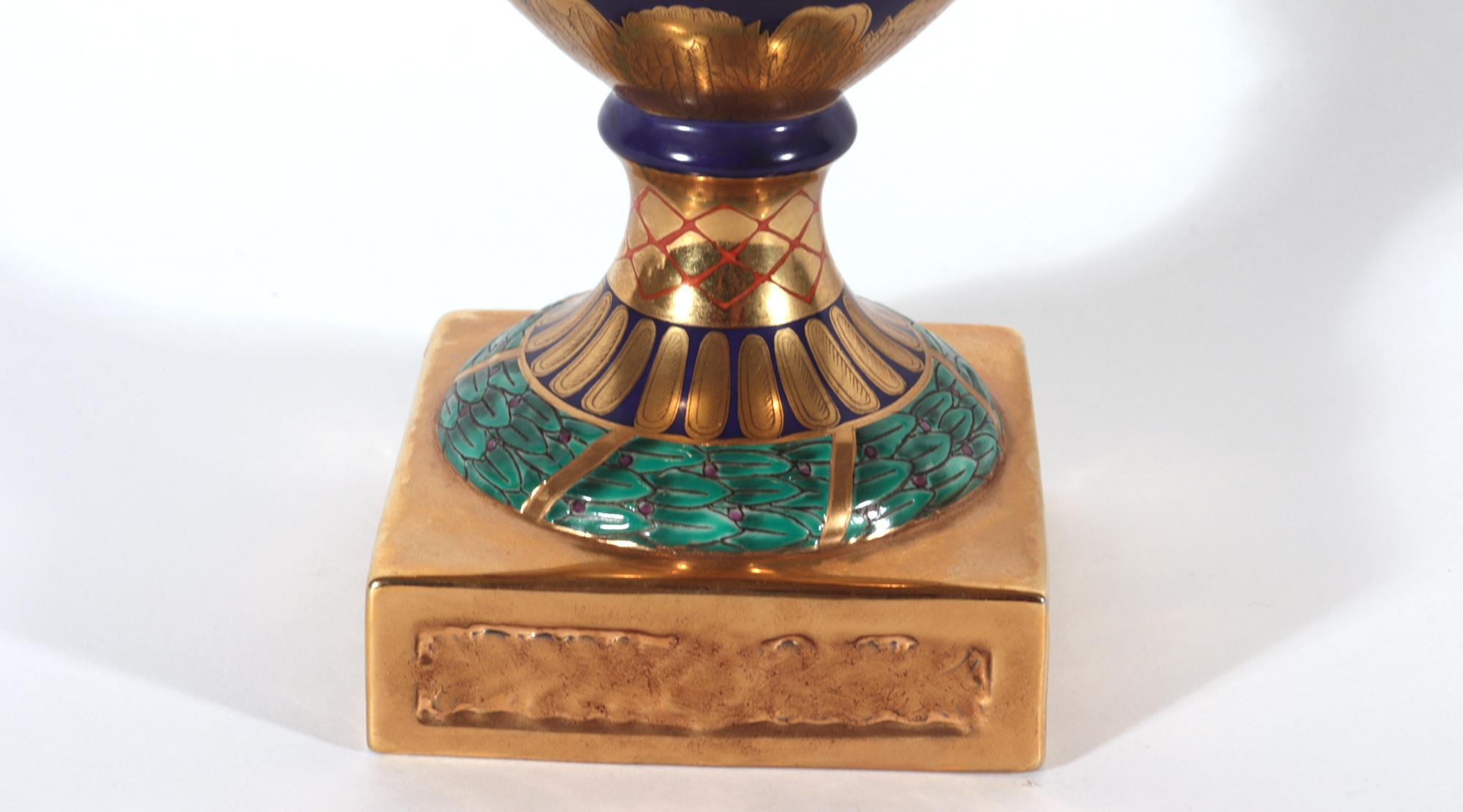 Vasi architettonici francesi in porcellana, una coppia in vendita 1