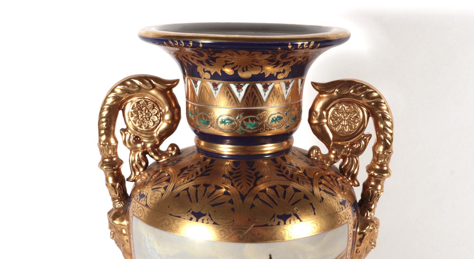 Vasi architettonici francesi in porcellana, una coppia in vendita 2