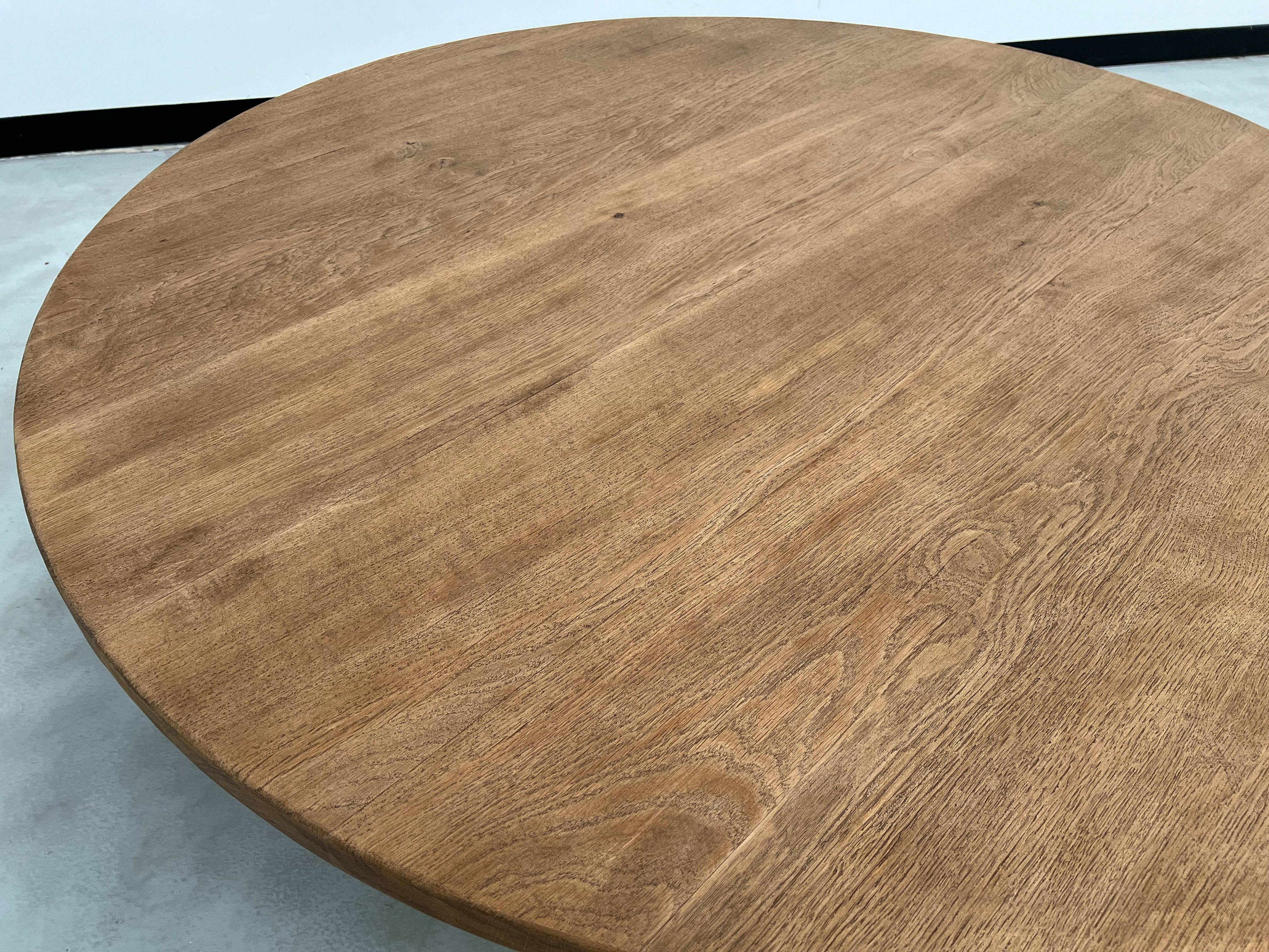 French arge circular coffee table from the 1950s, in oak 7