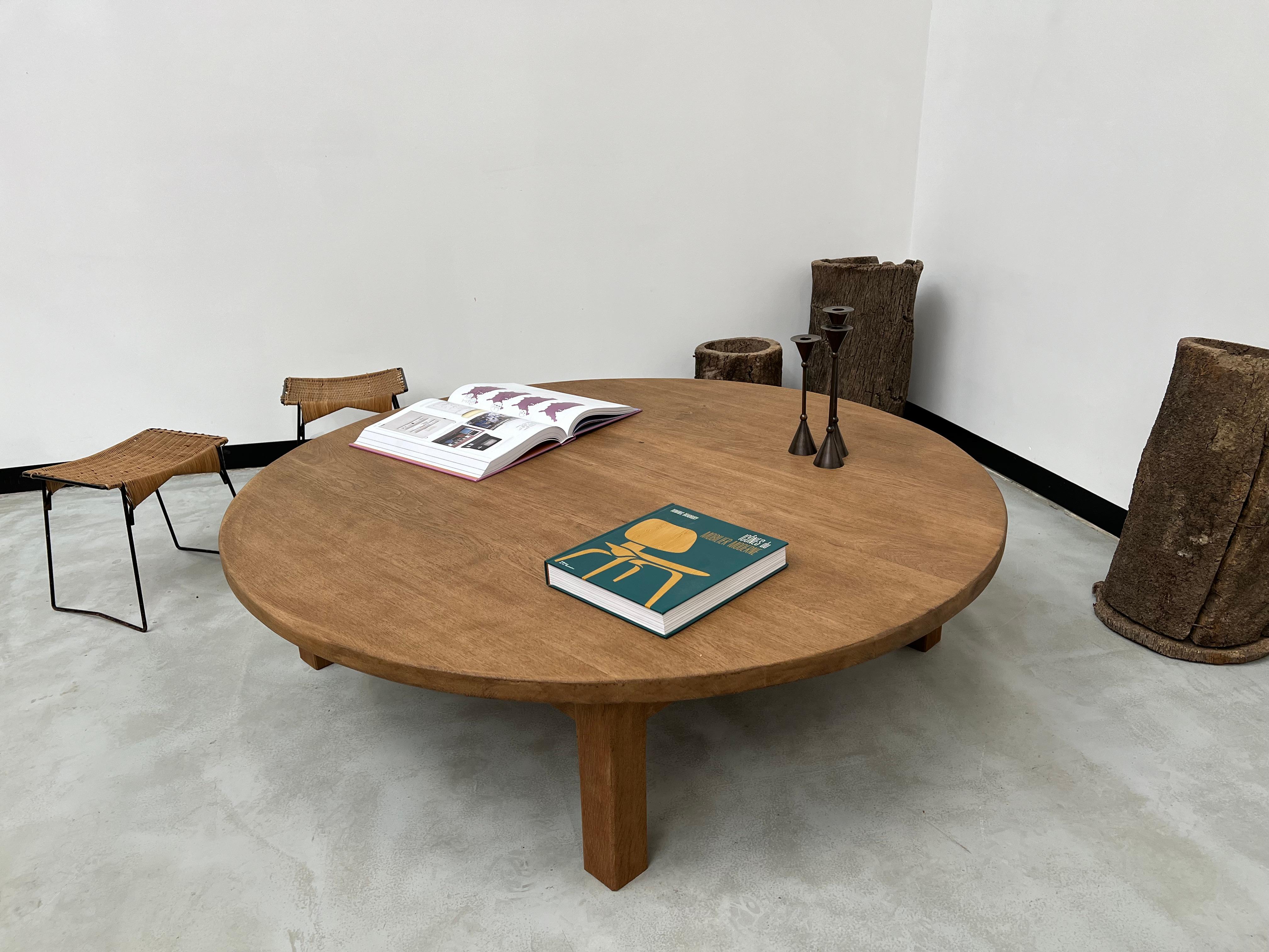 Mid-Century Modern French arge circular coffee table from the 1950s, in oak