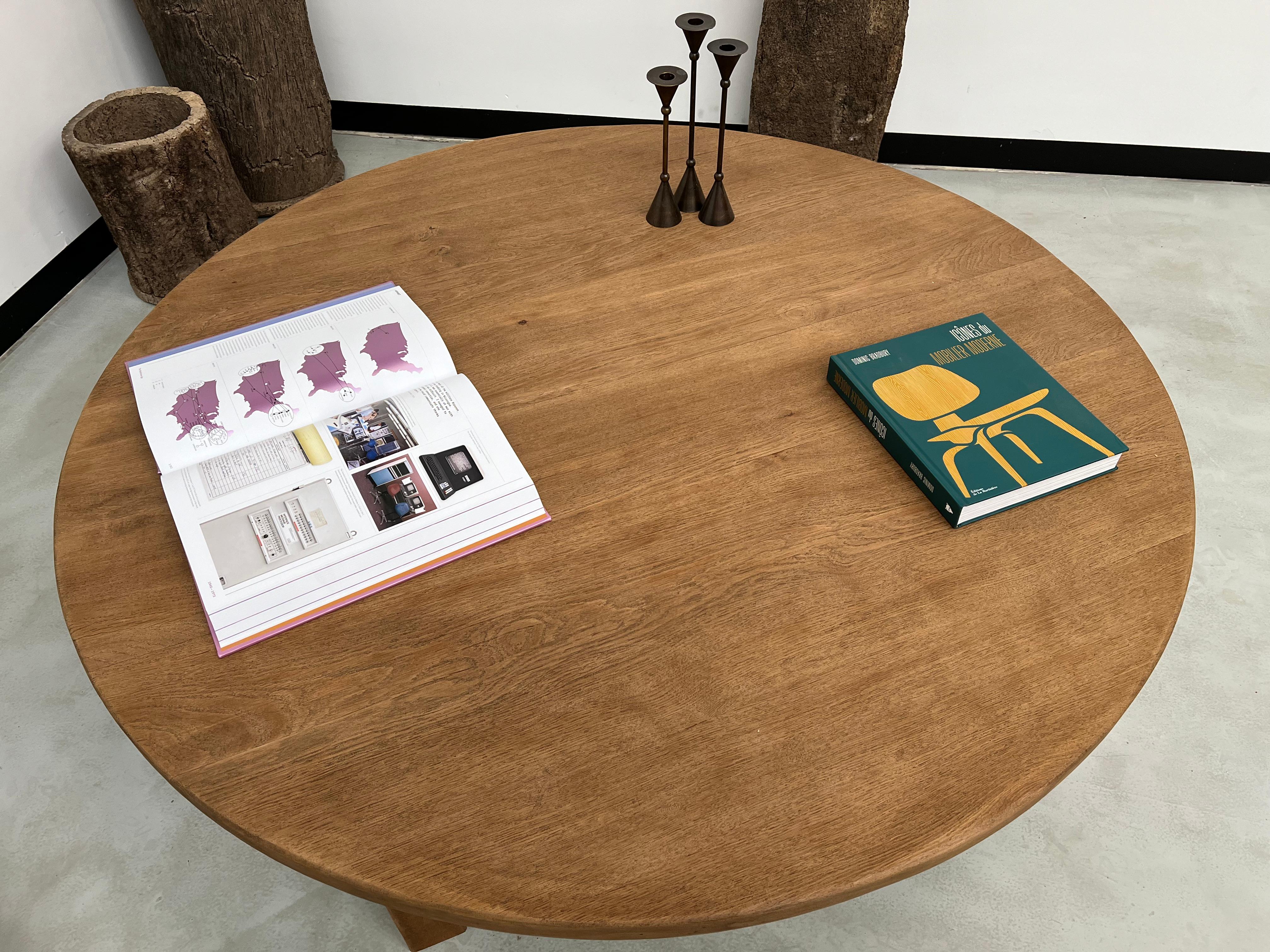 French arge circular coffee table from the 1950s, in oak 3