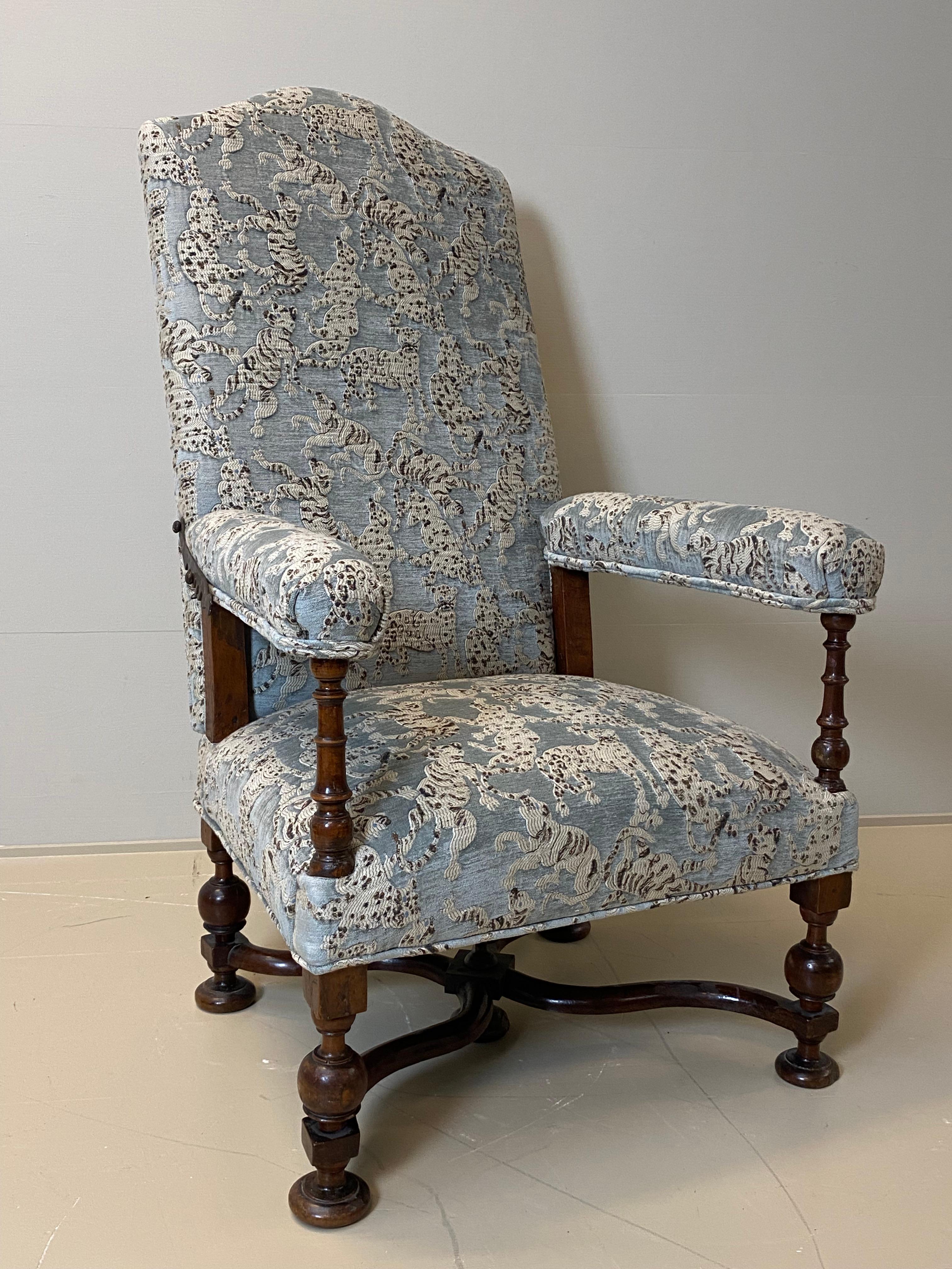 Late 19th Century French Antique Armchair in Walnut with movable back For Sale