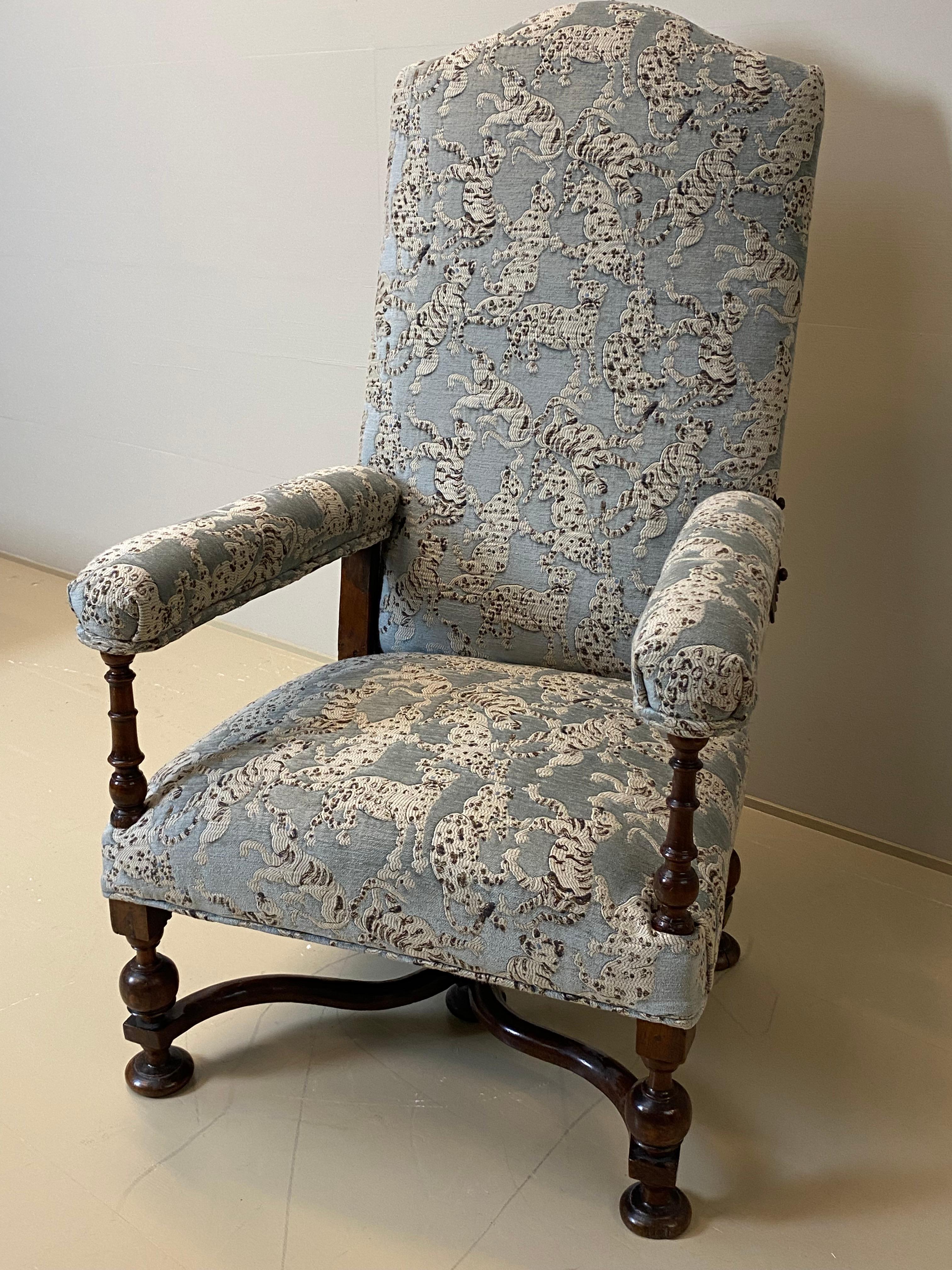 Fin du XIXe siècle Fauteuil français en noyer en vente