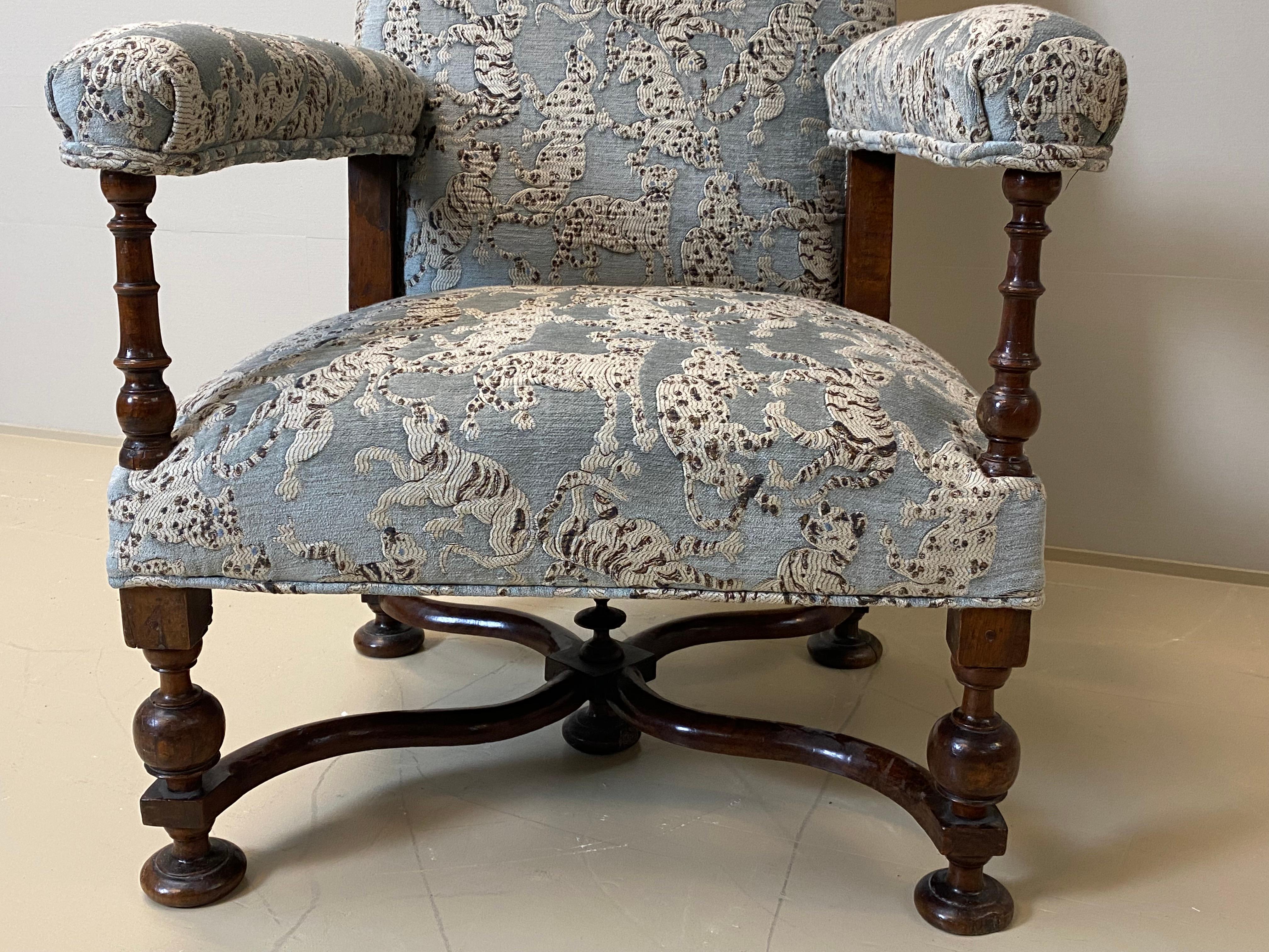 French Antique Armchair in Walnut with movable back For Sale 2