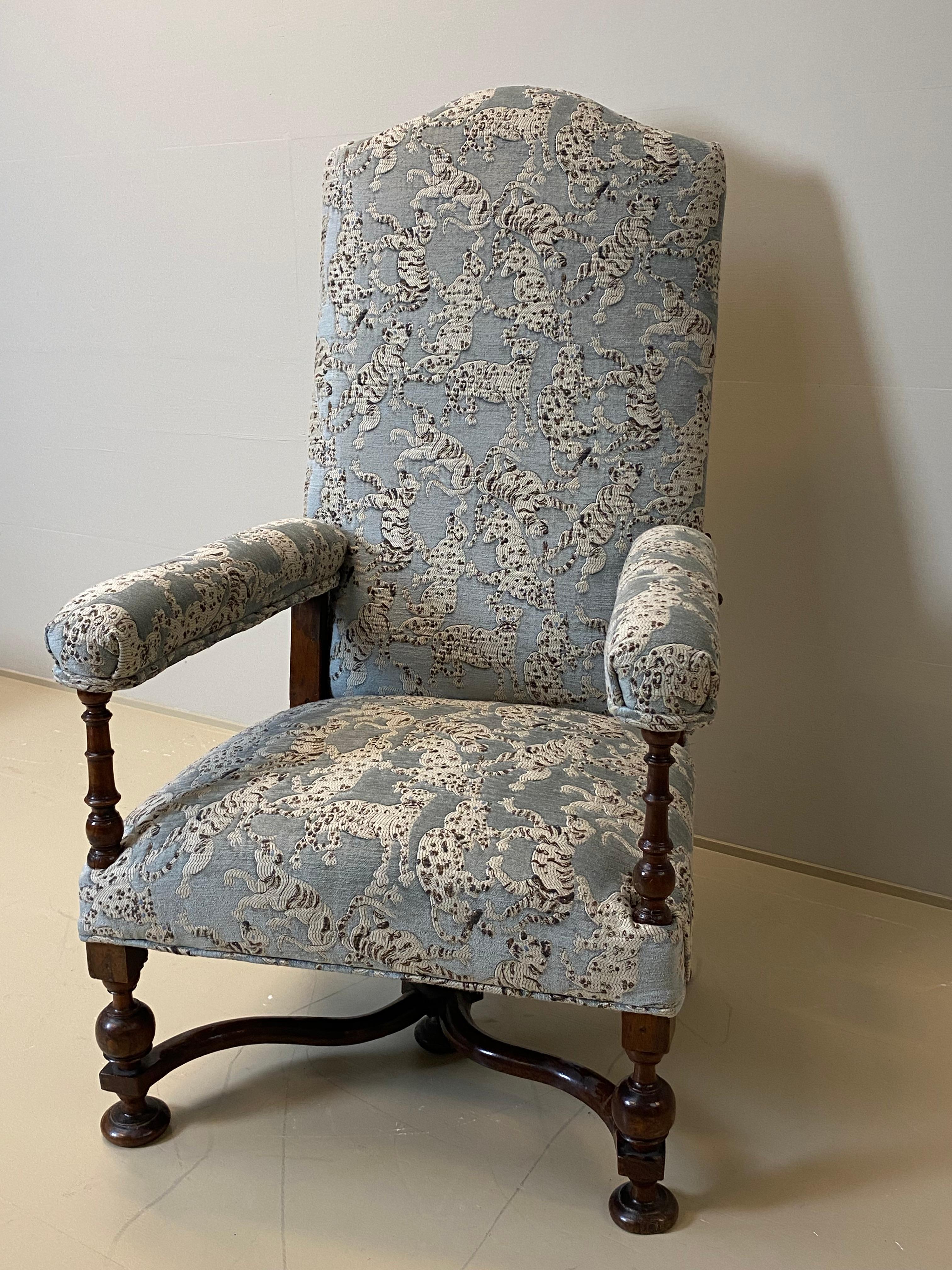French Antique Armchair in Walnut with movable back For Sale 3