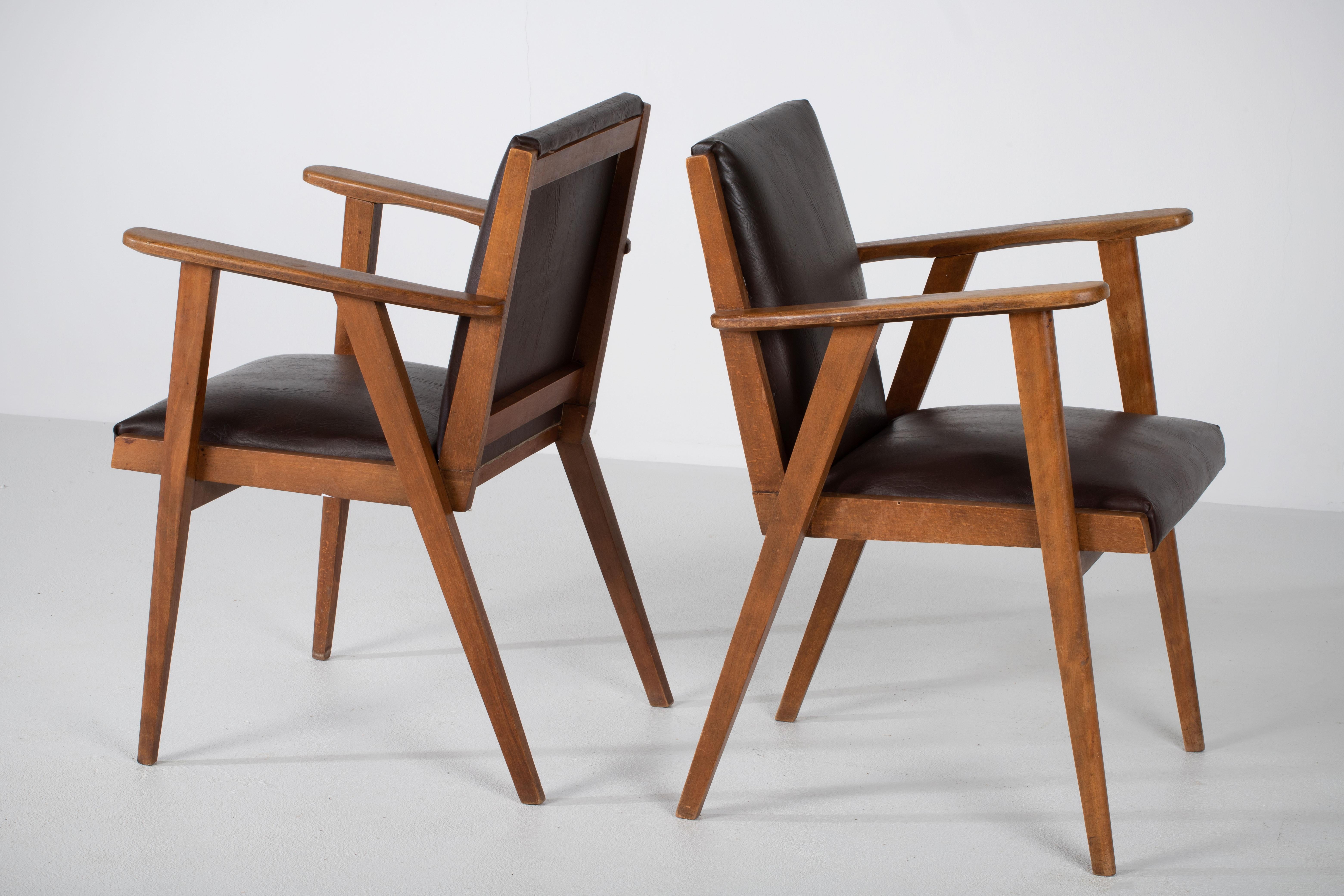One of a kind Armchair, 1940, post-war modernist design.
Structure in solid oak and seat and backrest in oak.
 