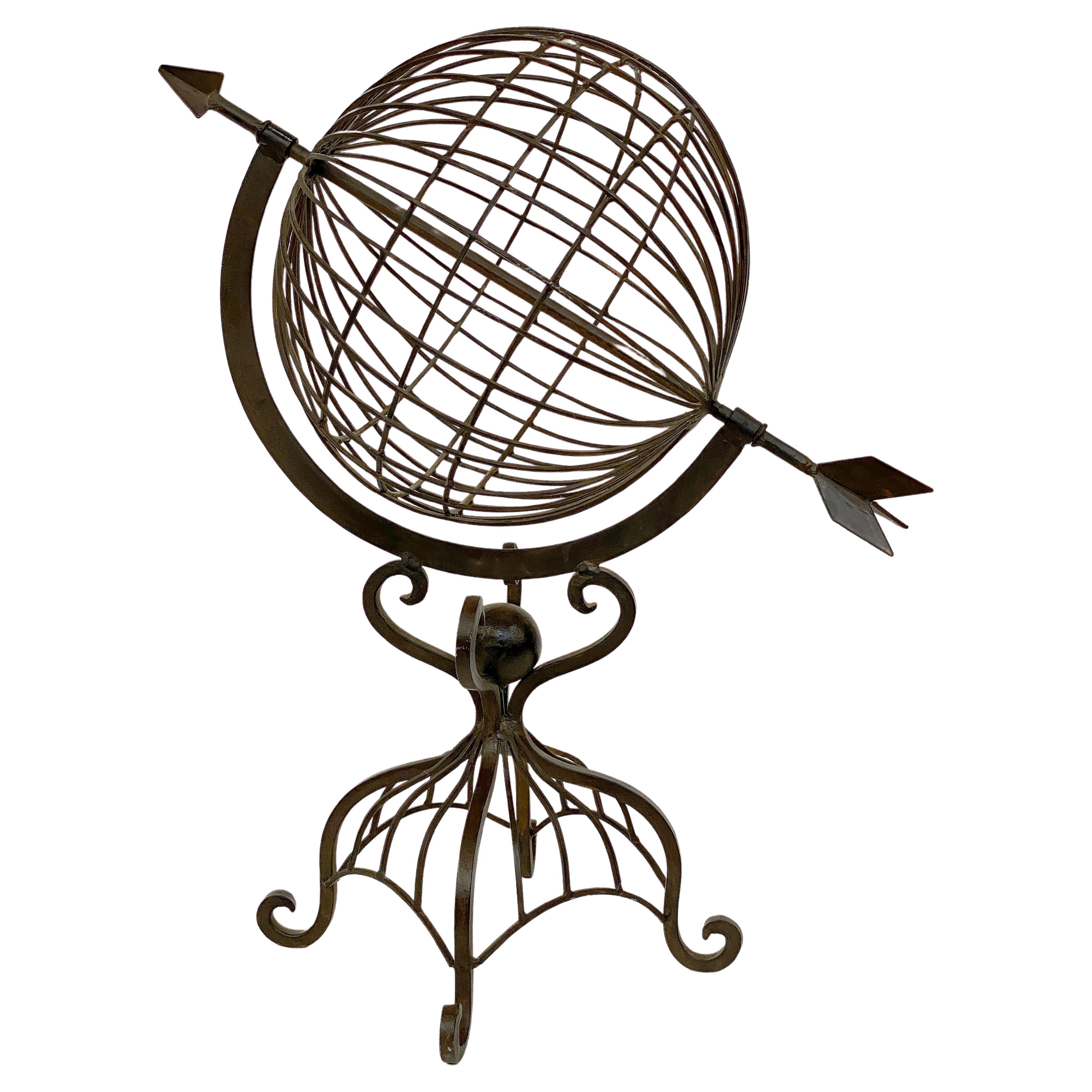 Sphère armillaire française sur pied ou ornement de jardin en fer forgé