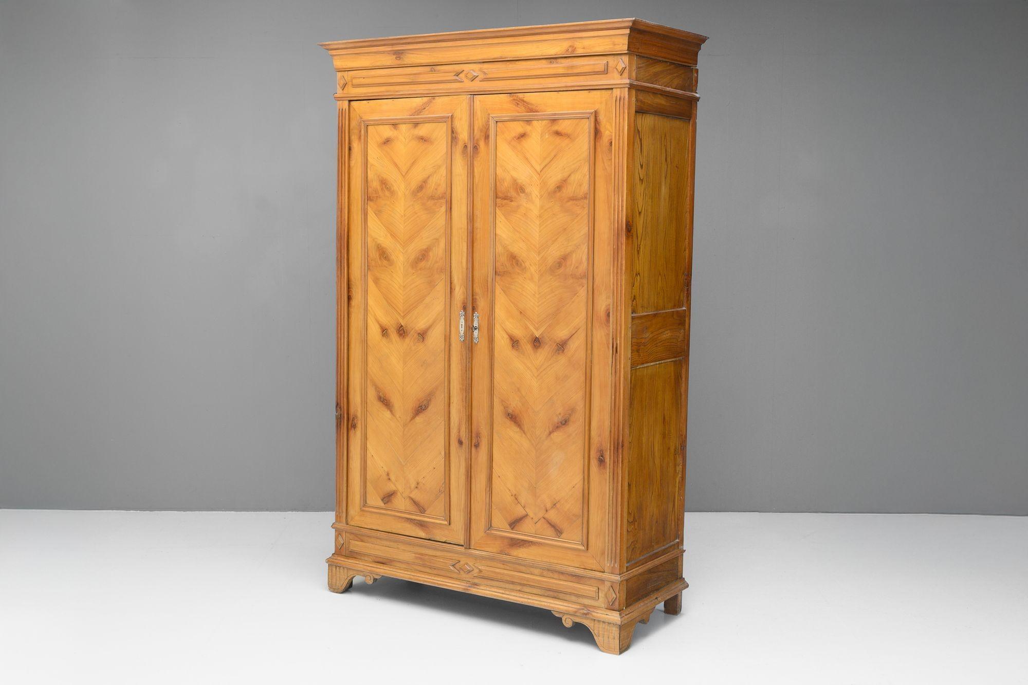 Two door French armoire in elm.
Circa 1890.
H 230cm x W 148cm x D 61cm