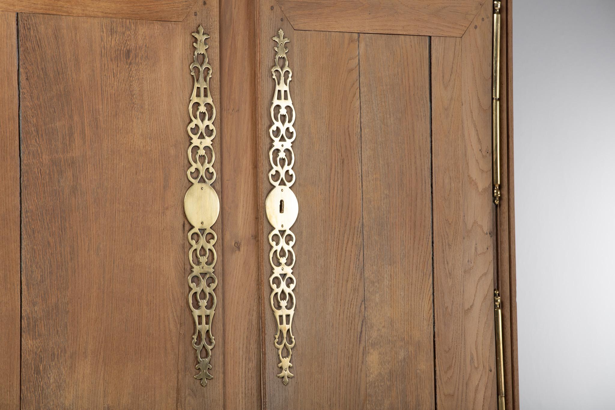 Französischer Schrank aus Eiche, spätes 19. Jahrhundert (Französische Provence) im Angebot