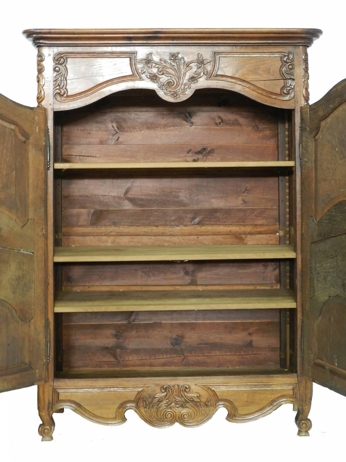 French Armoire Late 18th Century Louis Wardrobe In Good Condition For Sale In France, FR