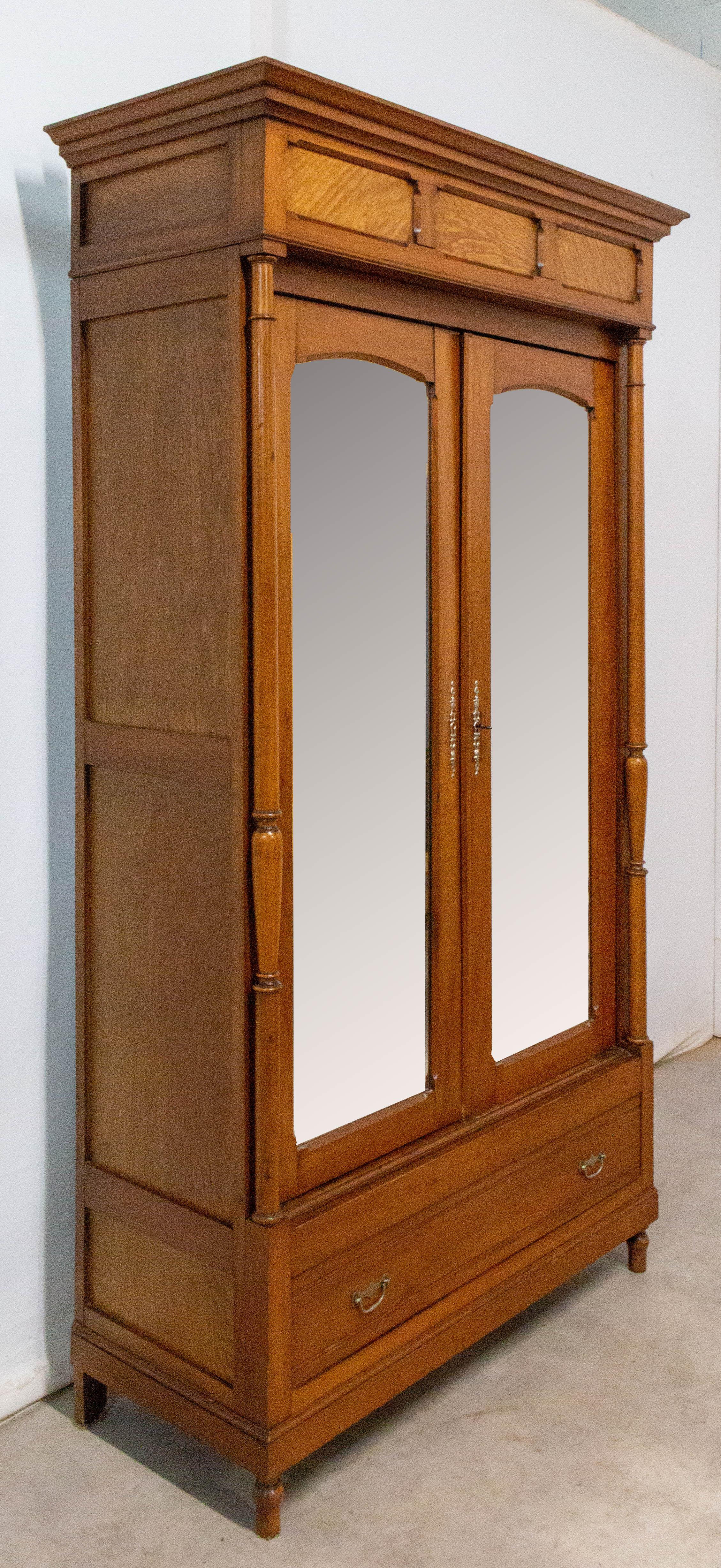 French mirror doors wardrobe 1920, cherrywood armoire
Cabinet with two little drawers inside and a large drawer below the doors.
Very good condition.

Shipping:
46/110/191 cm 86 kg.
  