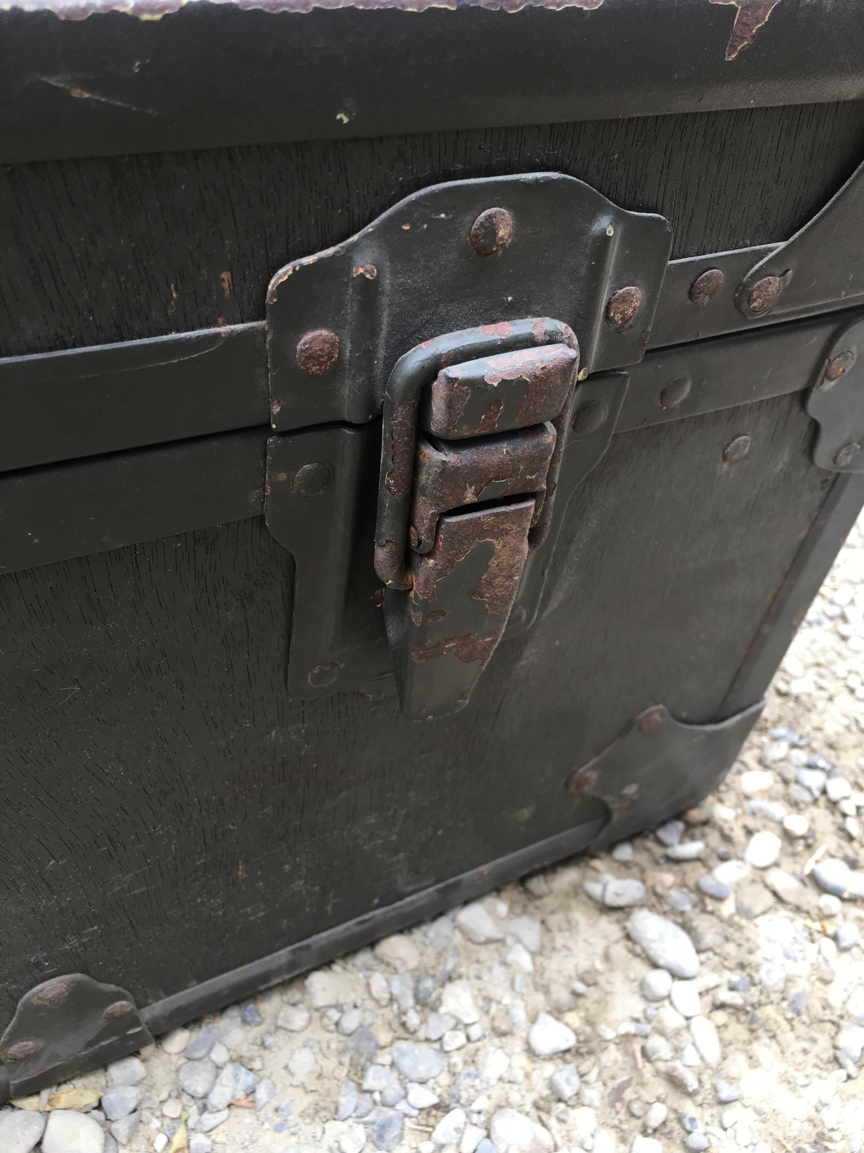 French Army Trunk Provided with Cooking Equipment from 1950s For Sale 4