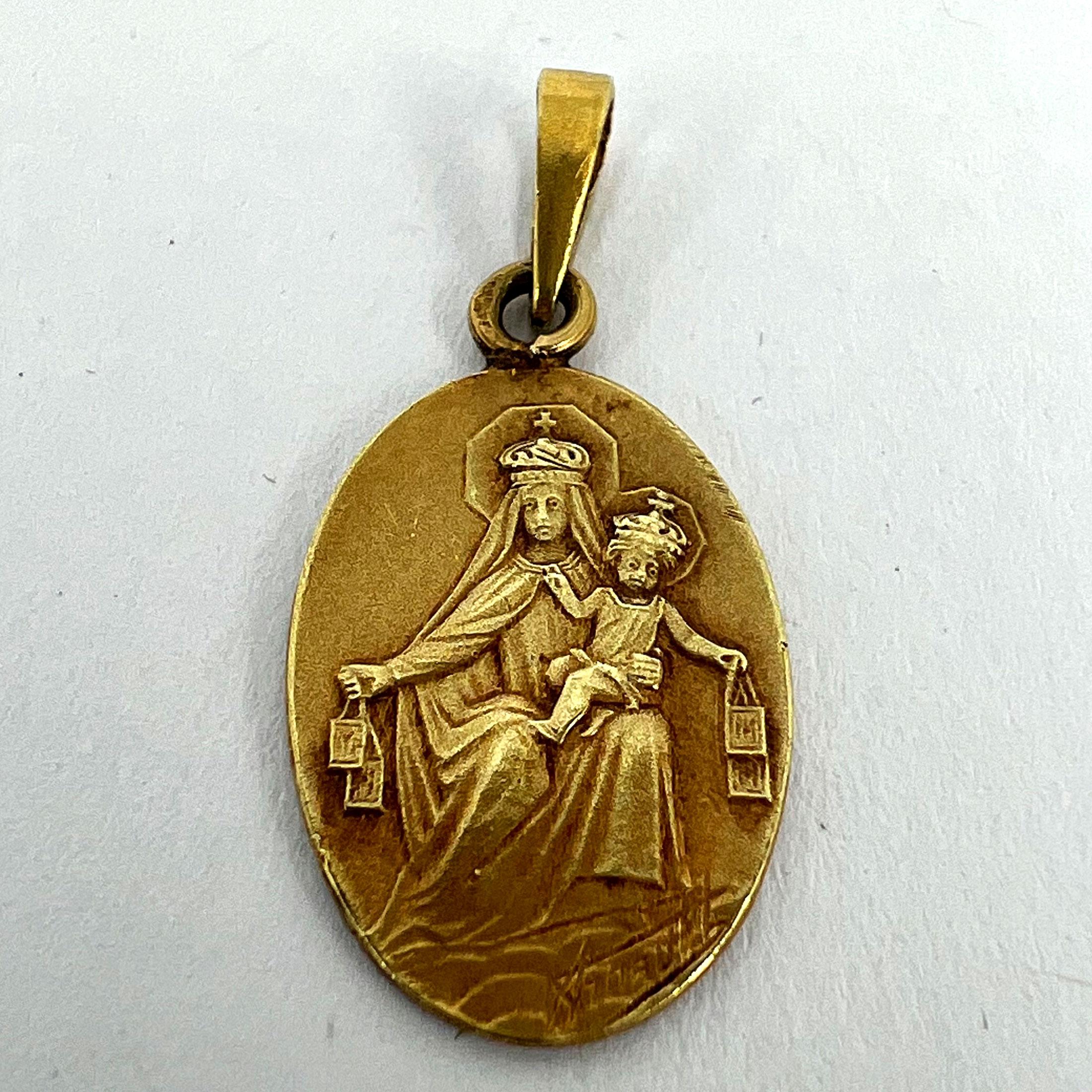 Pendentif Médaille en or jaune 18K Madonna & Child Sacred Heart de French Arnault en vente 6