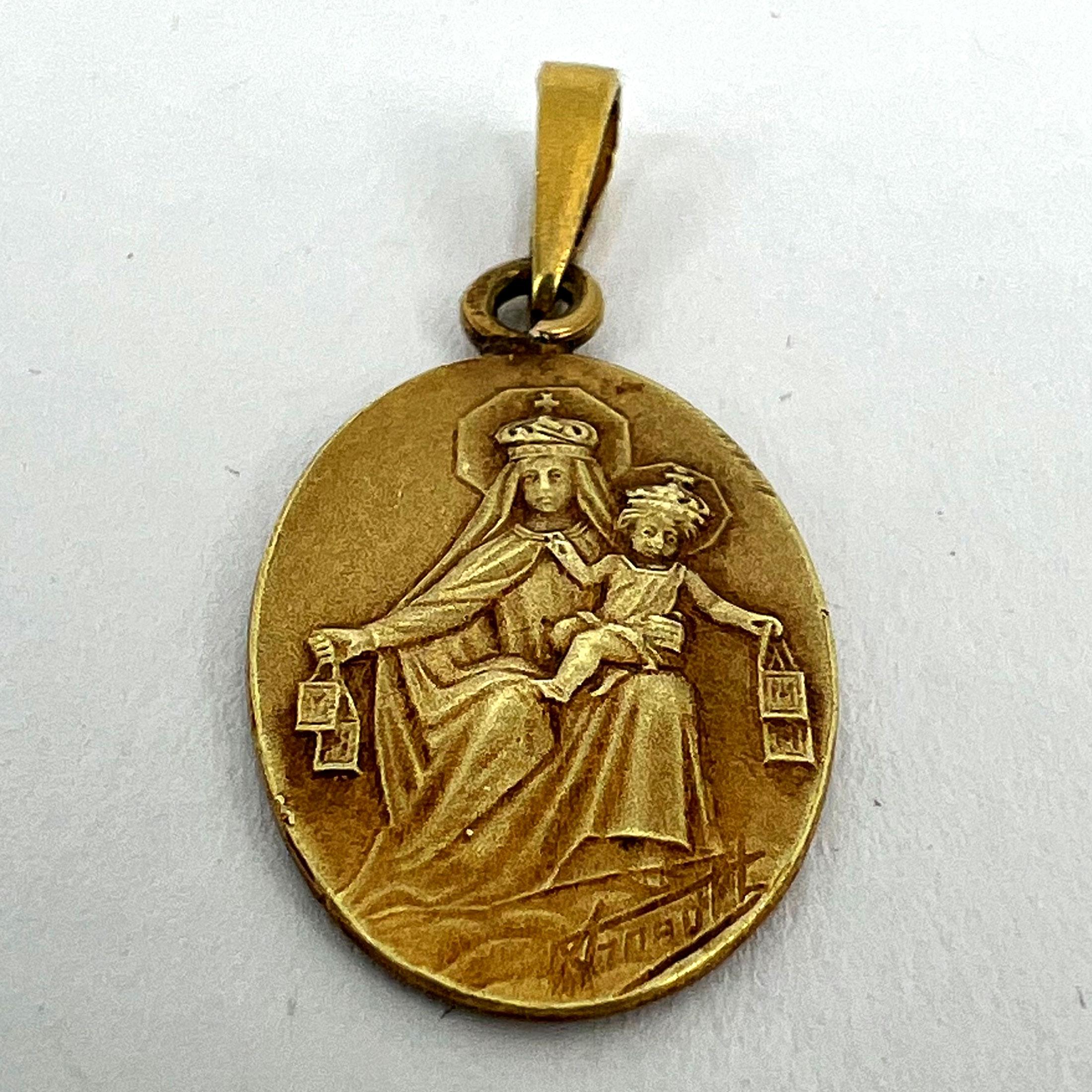 Pendentif Médaille en or jaune 18K Madonna & Child Sacred Heart de French Arnault en vente 7