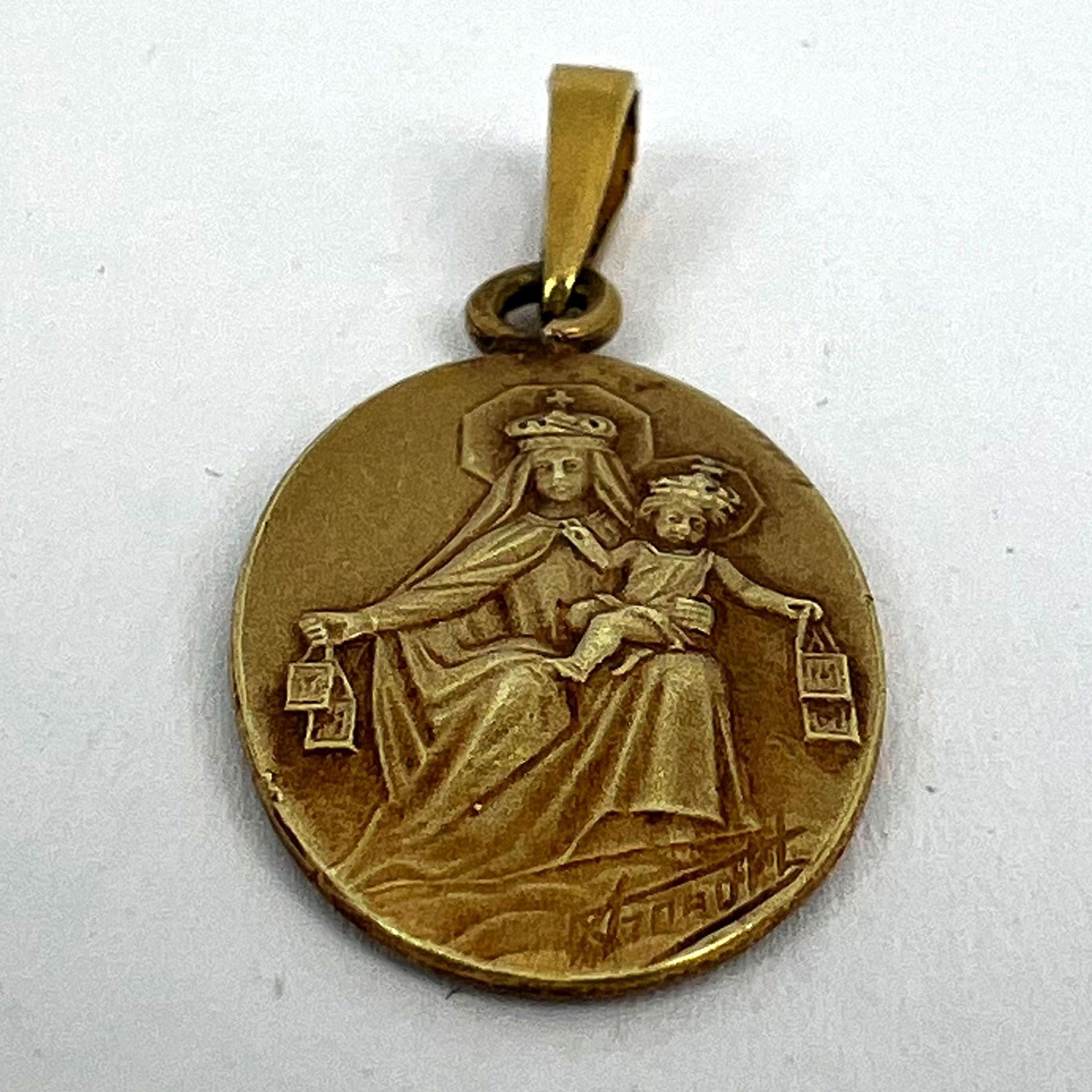 Pendentif Médaille en or jaune 18K Madonna & Child Sacred Heart de French Arnault en vente 8