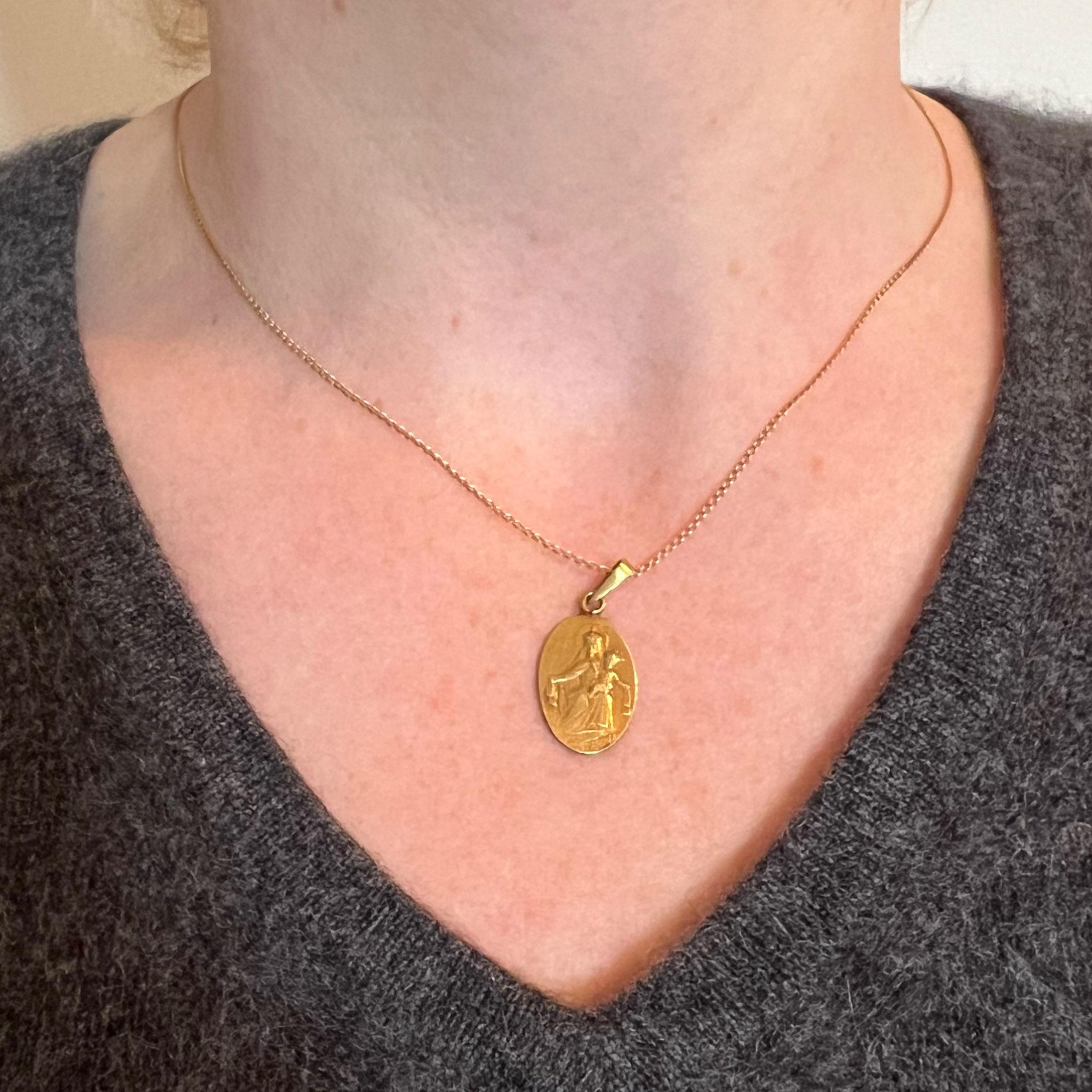 Pendentif Médaille en or jaune 18K Madonna & Child Sacred Heart de French Arnault Bon état - En vente à London, GB