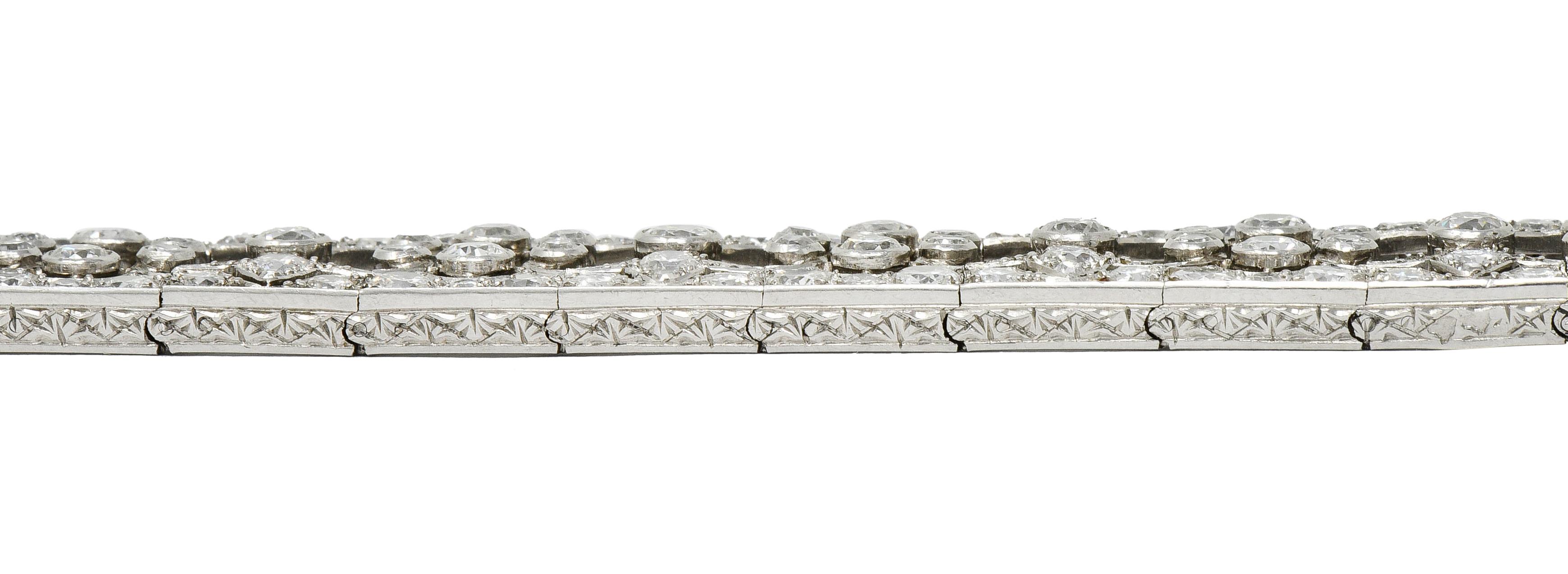 French Art Deco 12.50 Carat Diamond Platinum Fleur de Lis Link Bracelet 5