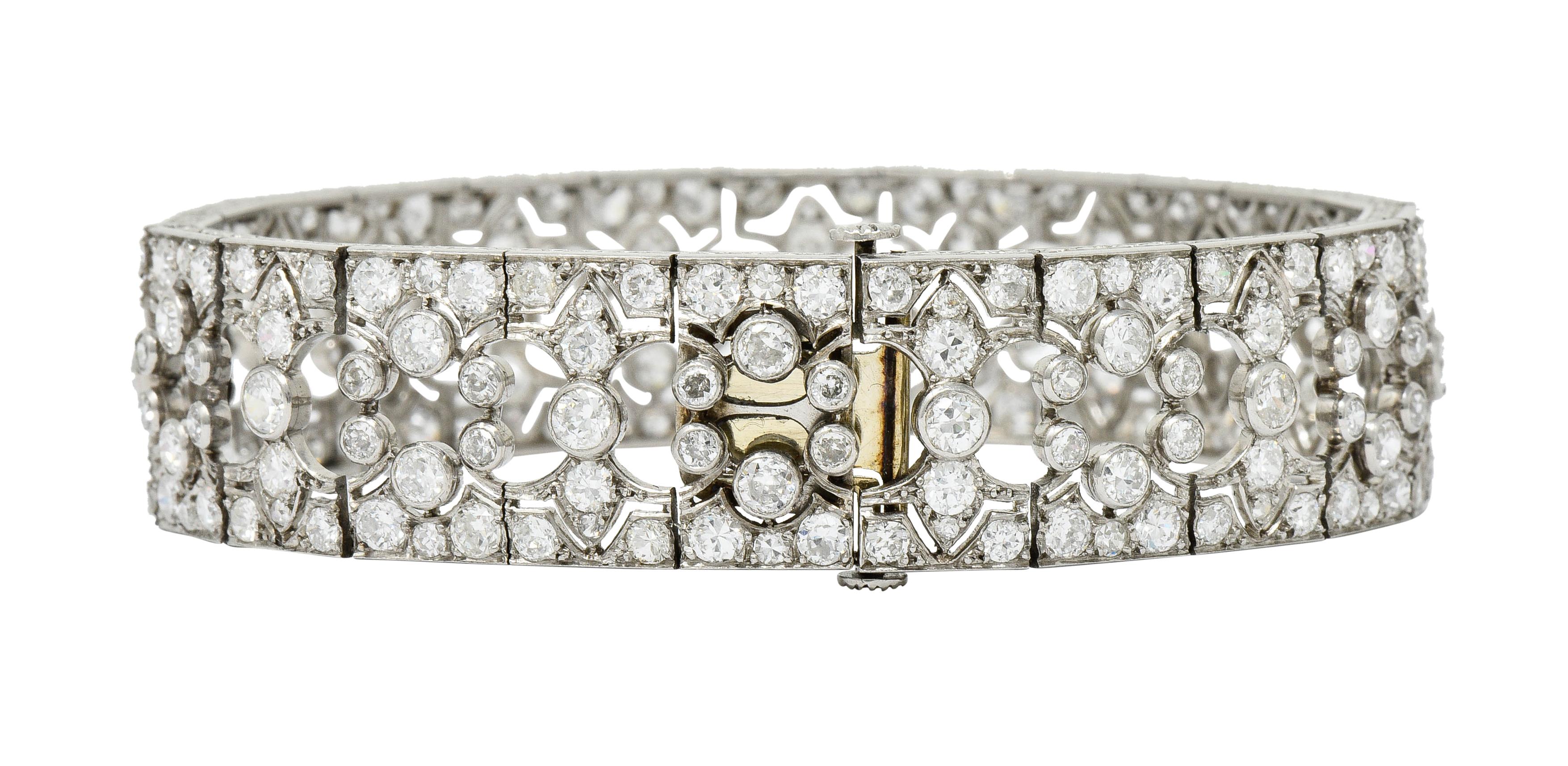 French Art Deco 12.50 Carat Diamond Platinum Fleur de Lis Link Bracelet In Excellent Condition In Philadelphia, PA