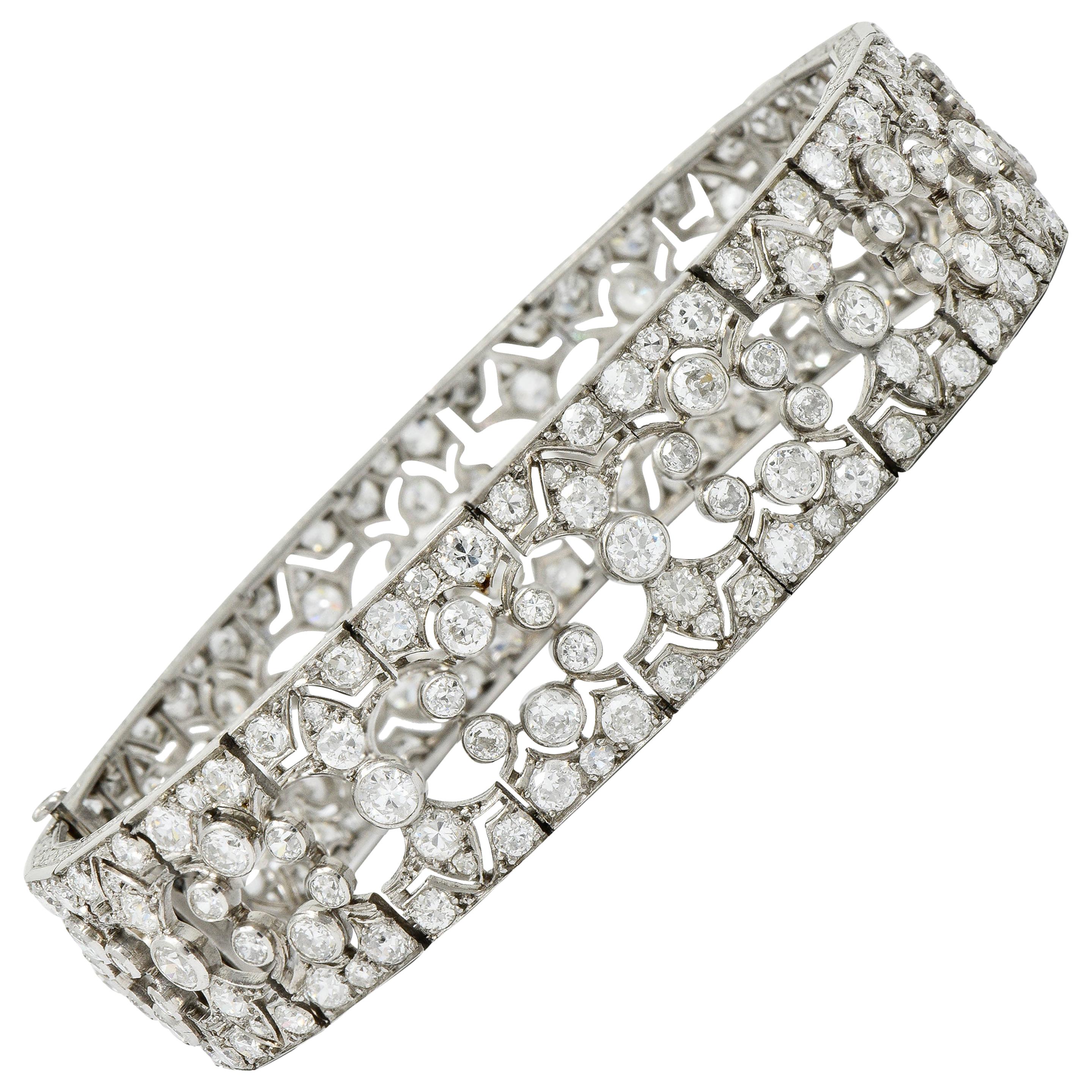 French Art Deco 12.50 Carat Diamond Platinum Fleur de Lis Link Bracelet
