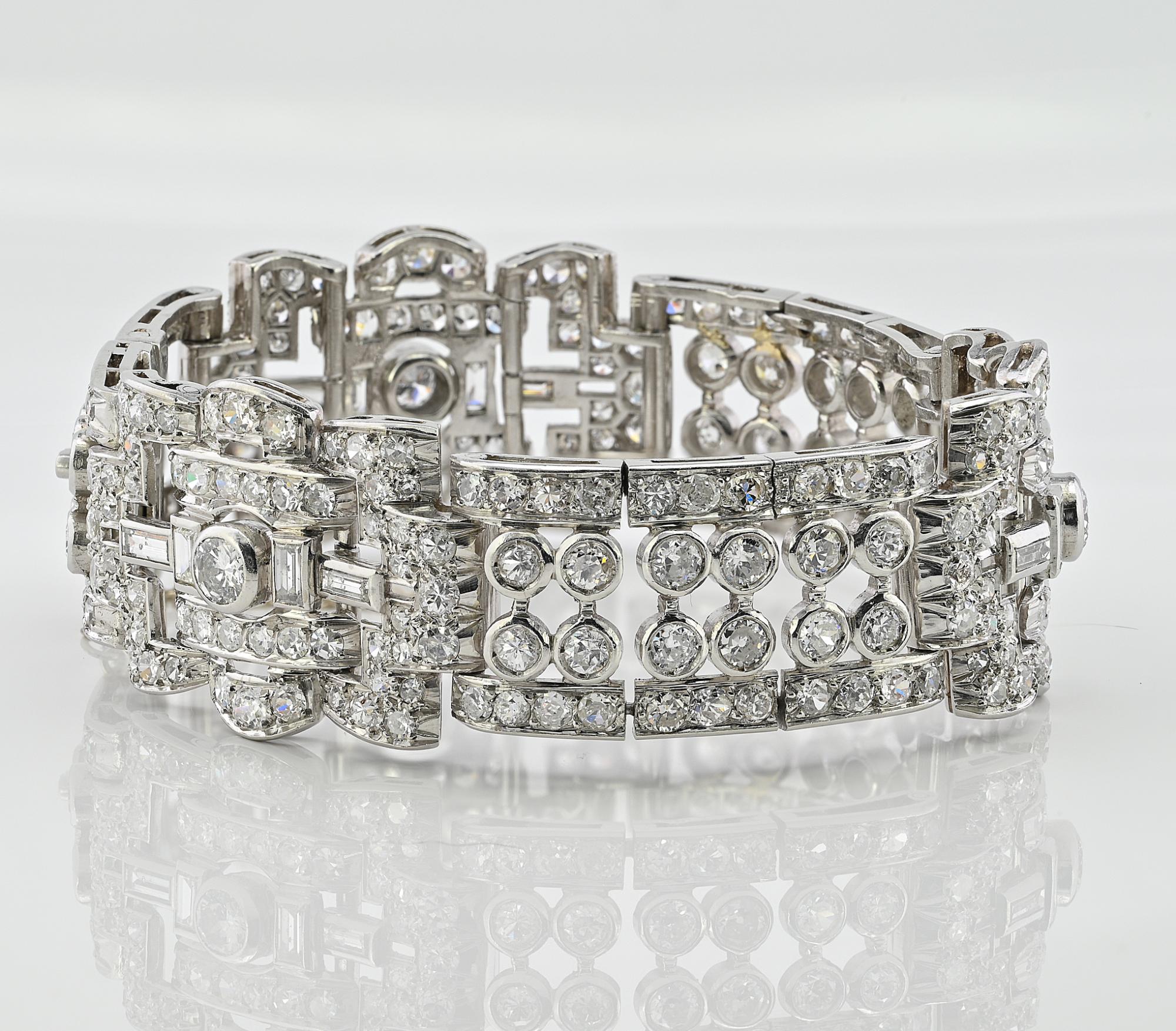 Brilliant Cut French Art Deco 15.0 Ct Diamond Platinum Bracelet For Sale
