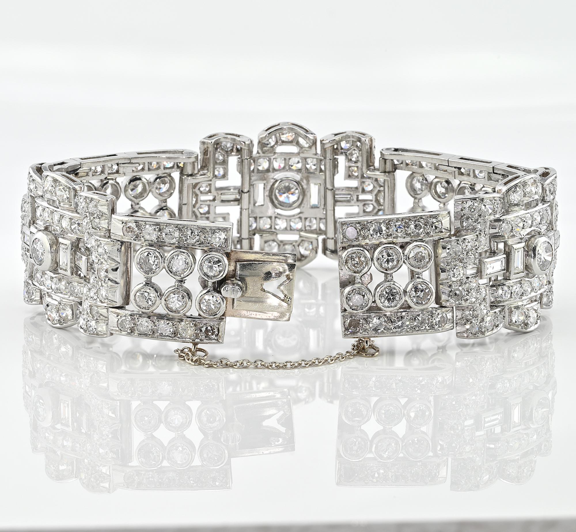 French Art Deco 15.0 Ct Diamond Platinum Bracelet For Sale 1