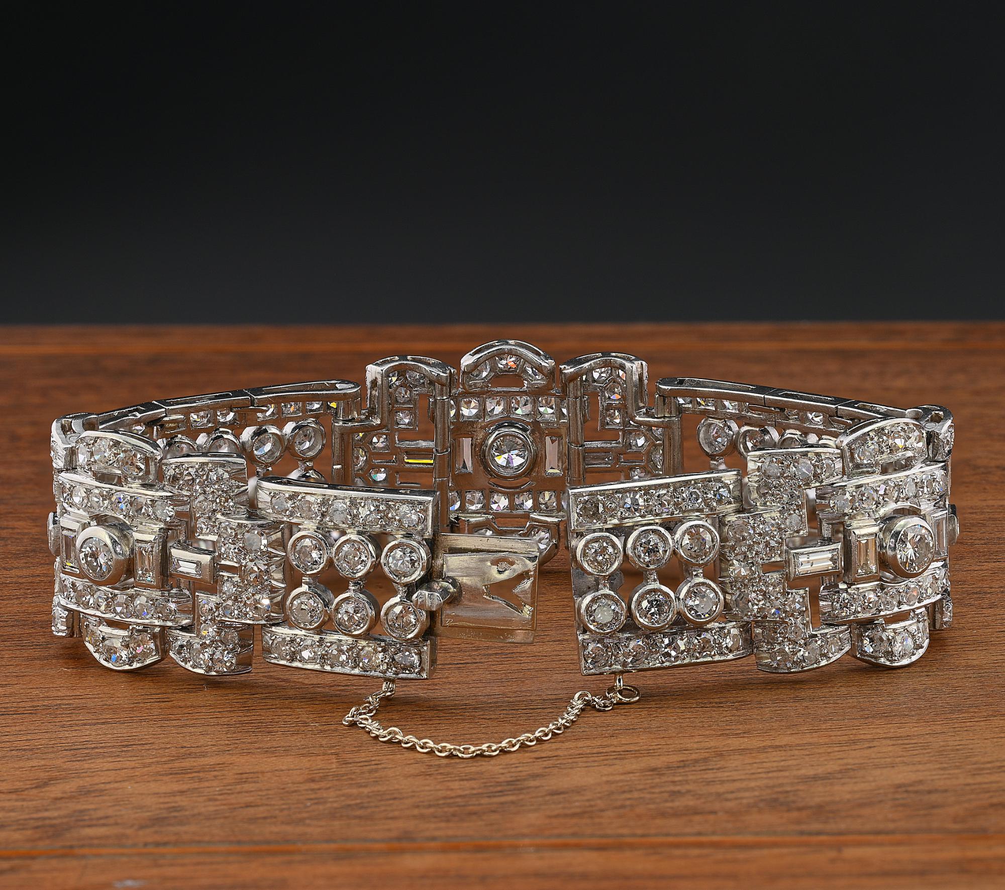 French Art Deco 15.0 Ct Diamond Platinum Bracelet For Sale 2