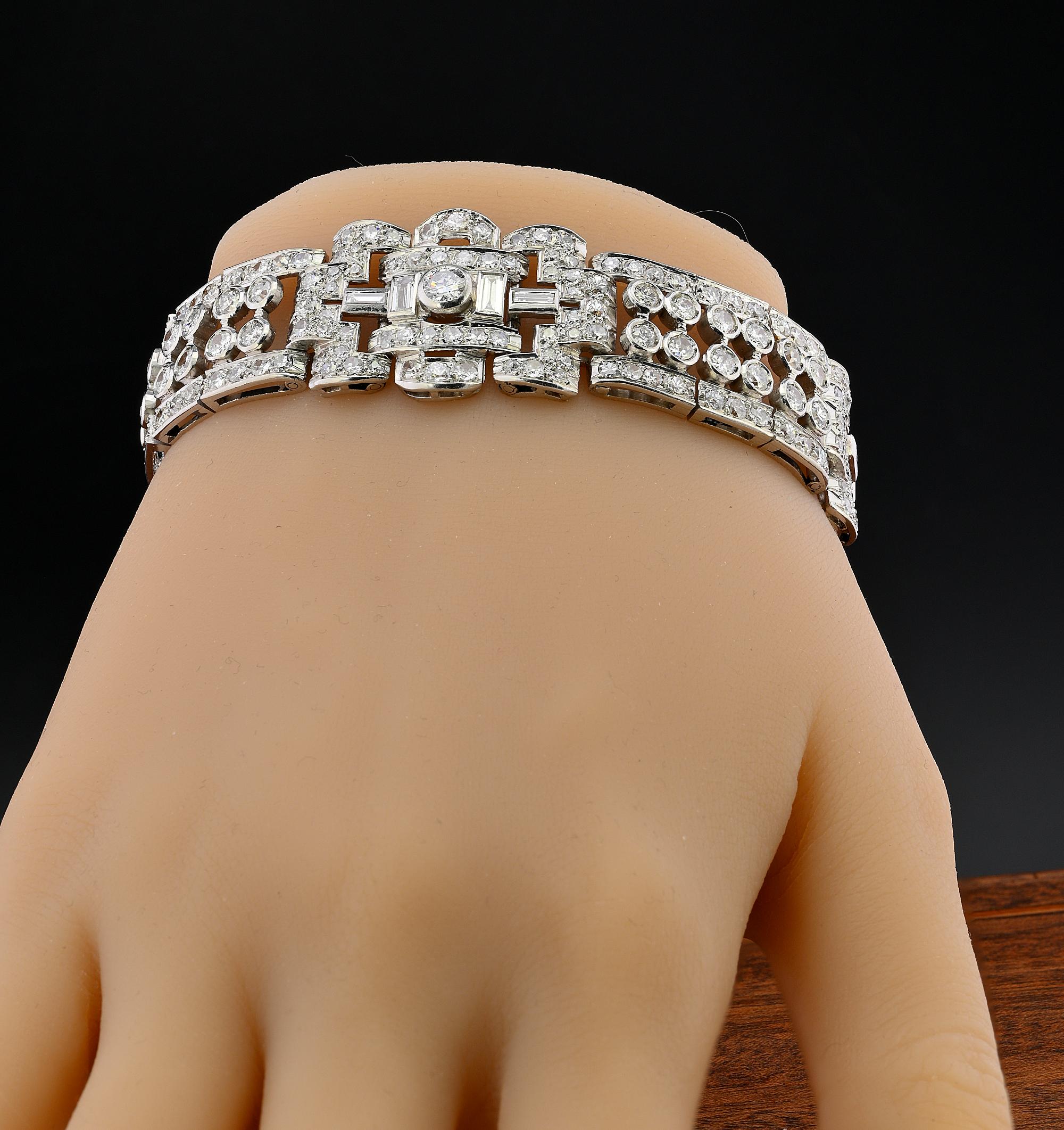 French Art Deco 15.0 Ct Diamond Platinum Bracelet For Sale 3