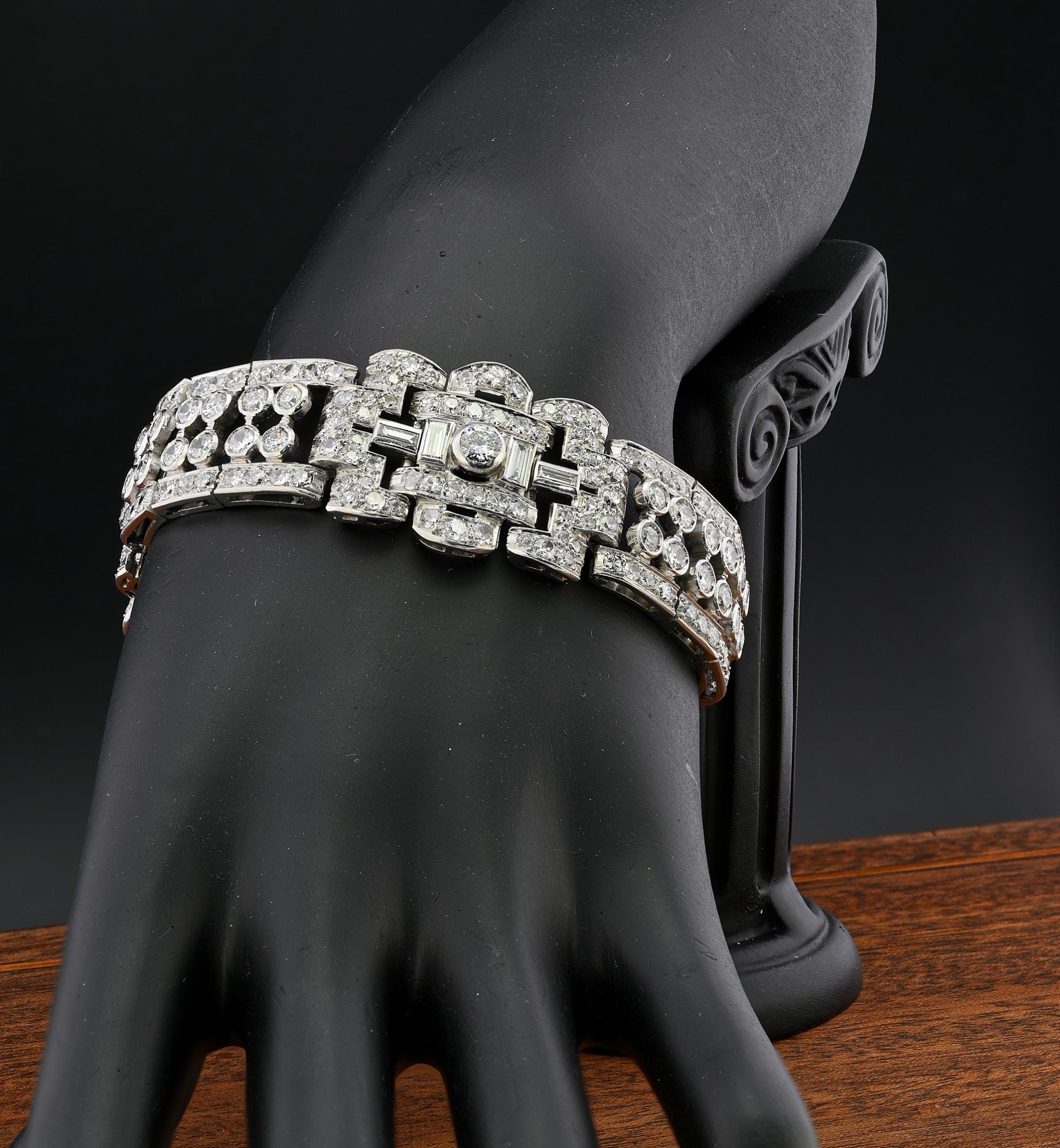 French Art Deco 15.0 Ct Diamond Platinum Bracelet For Sale 4