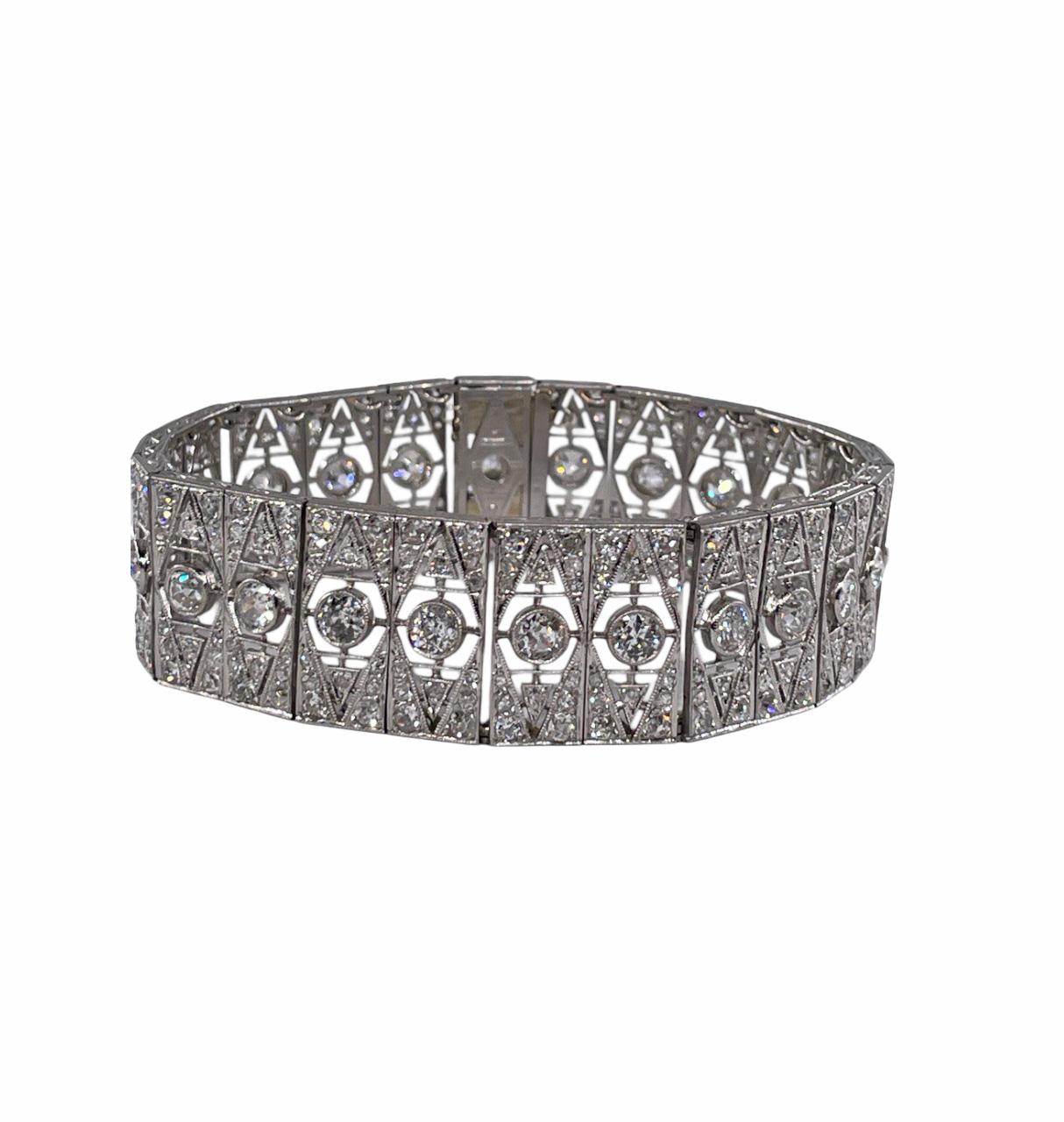 French Art Deco 17.04ctw Old European Diamond Platinum Bracelet For Sale 1