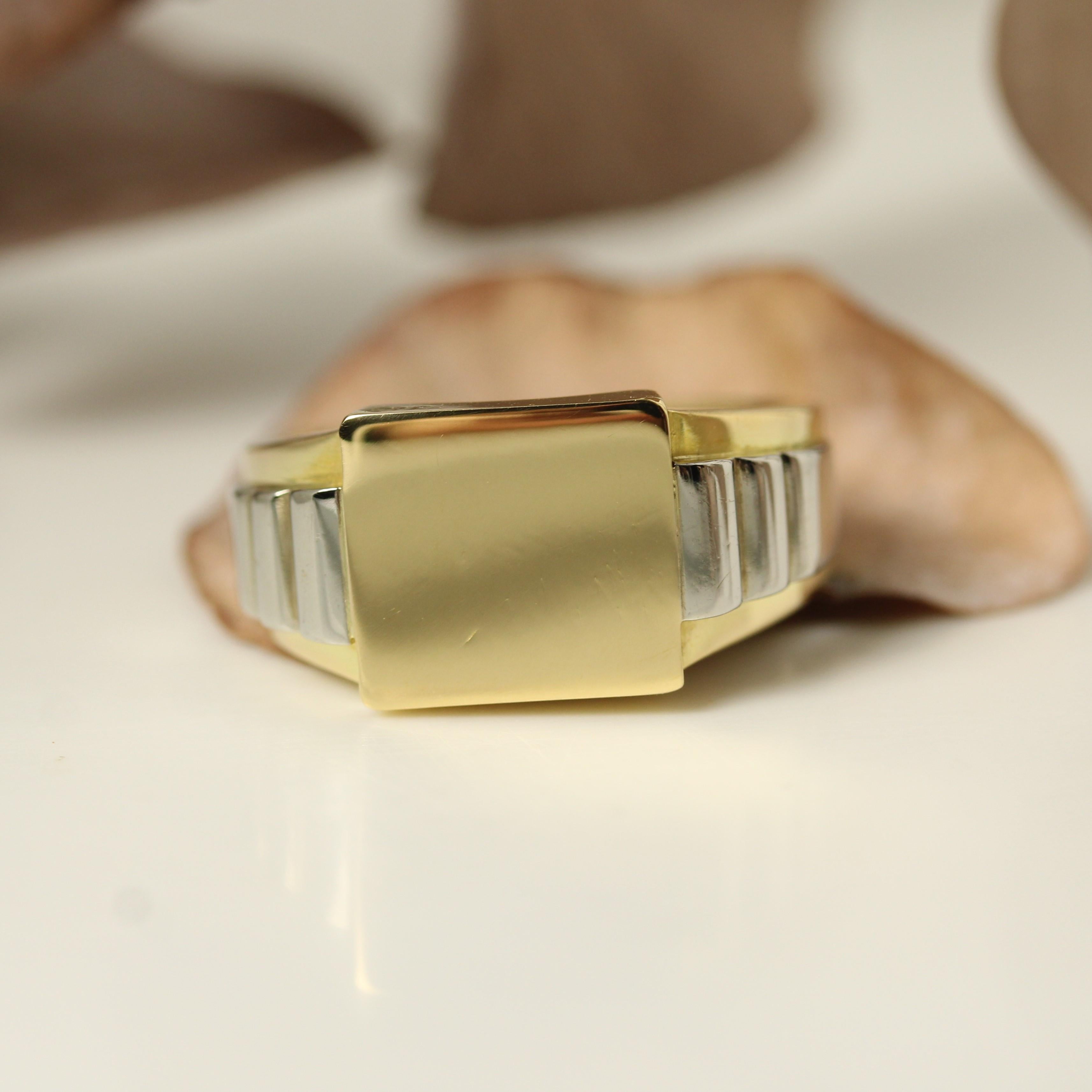 French Art Deco 18 Karat Yellow Gold Platinum To Engrave Signet Ring In Excellent Condition For Sale In Poitiers, FR