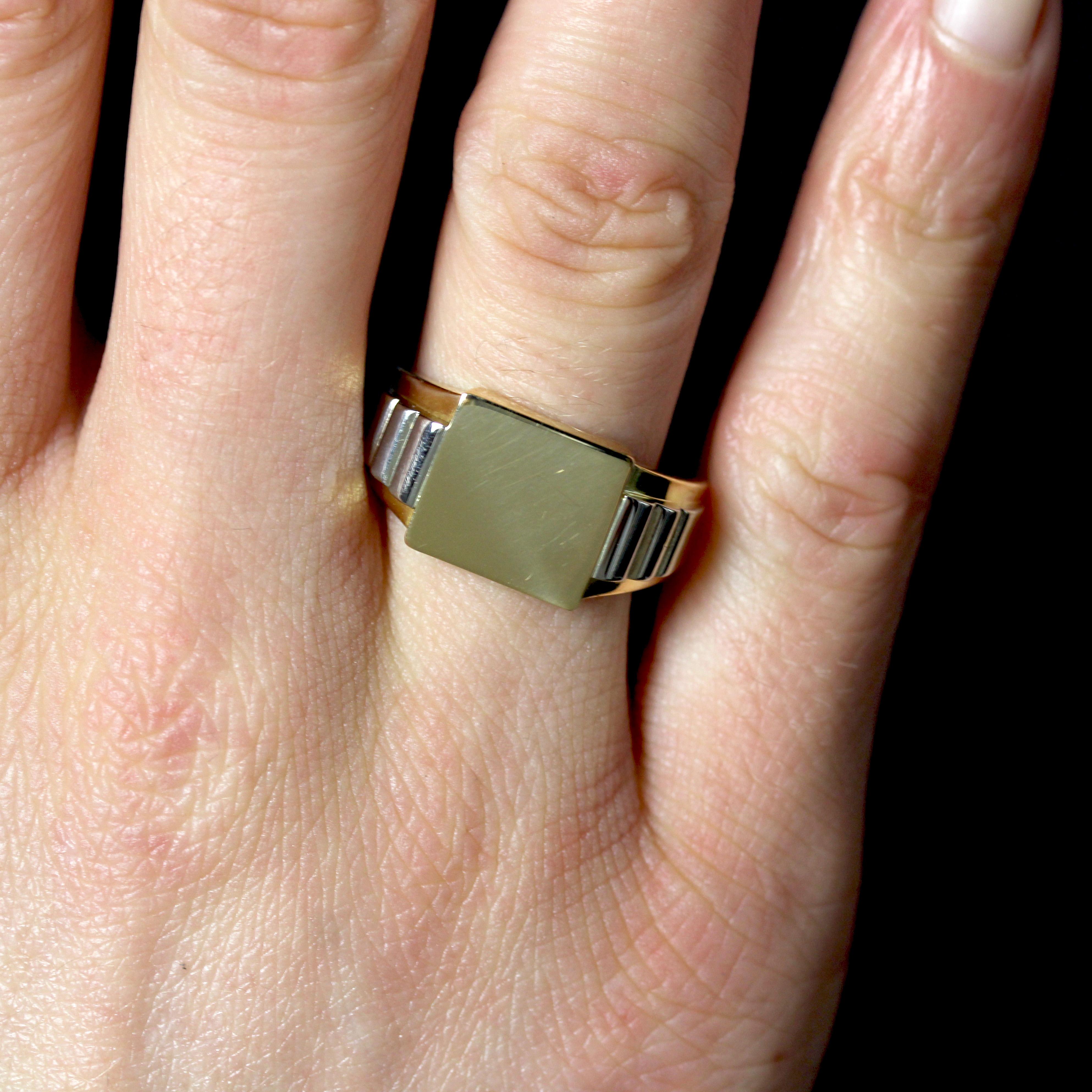 French Art Deco 18 Karat Yellow Gold Platinum To Engrave Signet Ring For Sale 2
