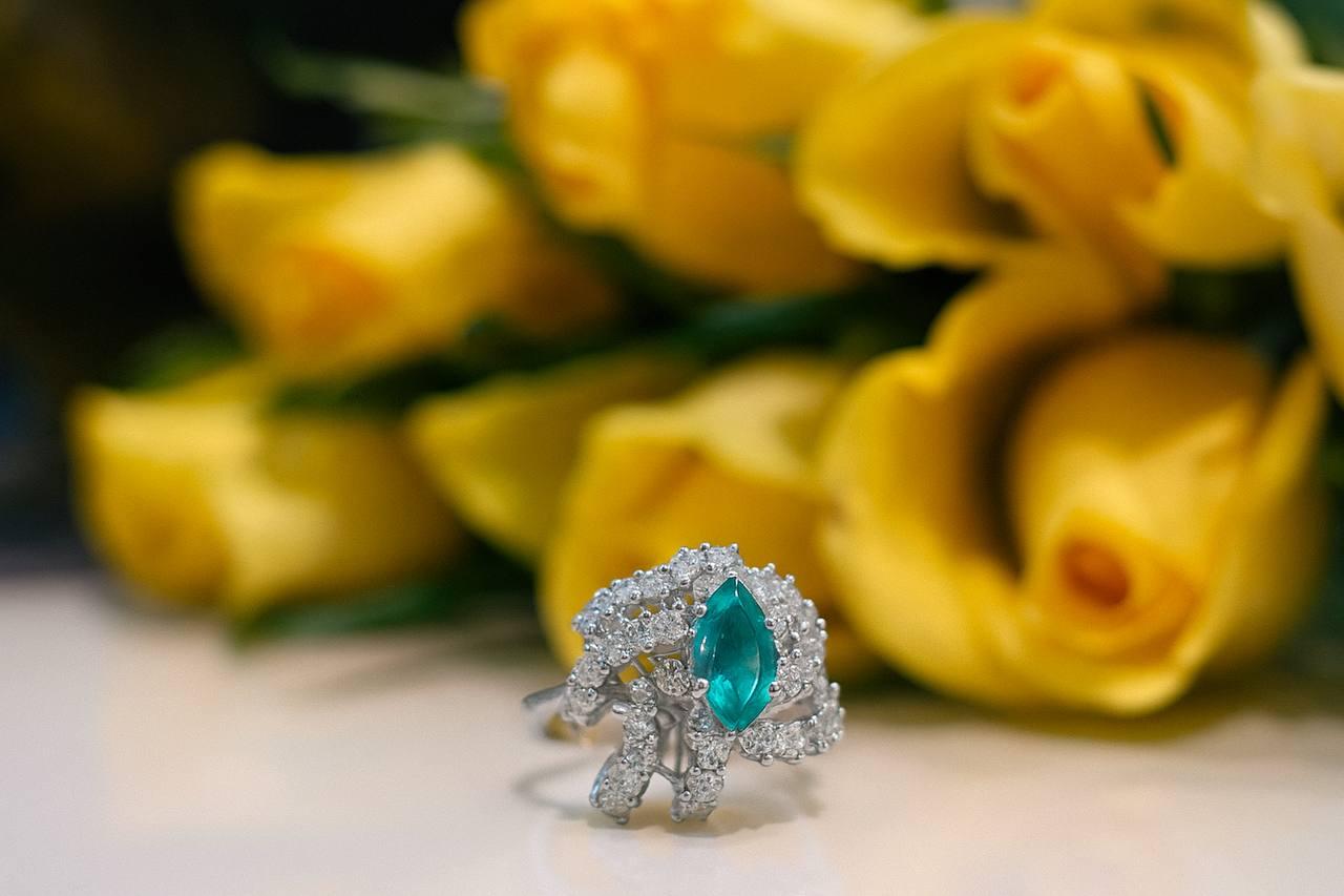 Französischer Art Deco 18K Gold Smaragd & Diamant Ring (um 1940) im Angebot 4