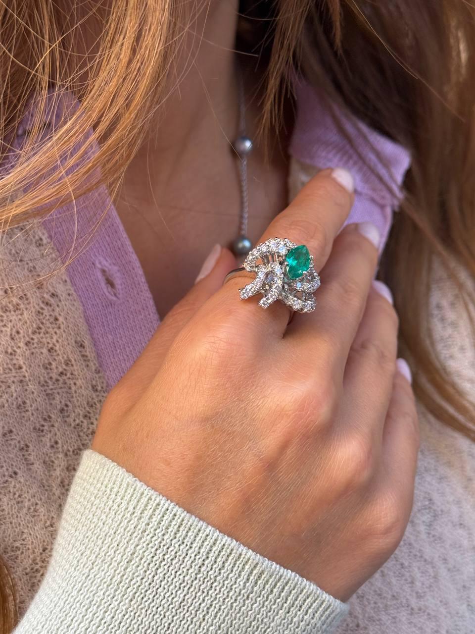 Französischer Art Deco 18K Gold Smaragd & Diamant Ring (um 1940) im Angebot 1